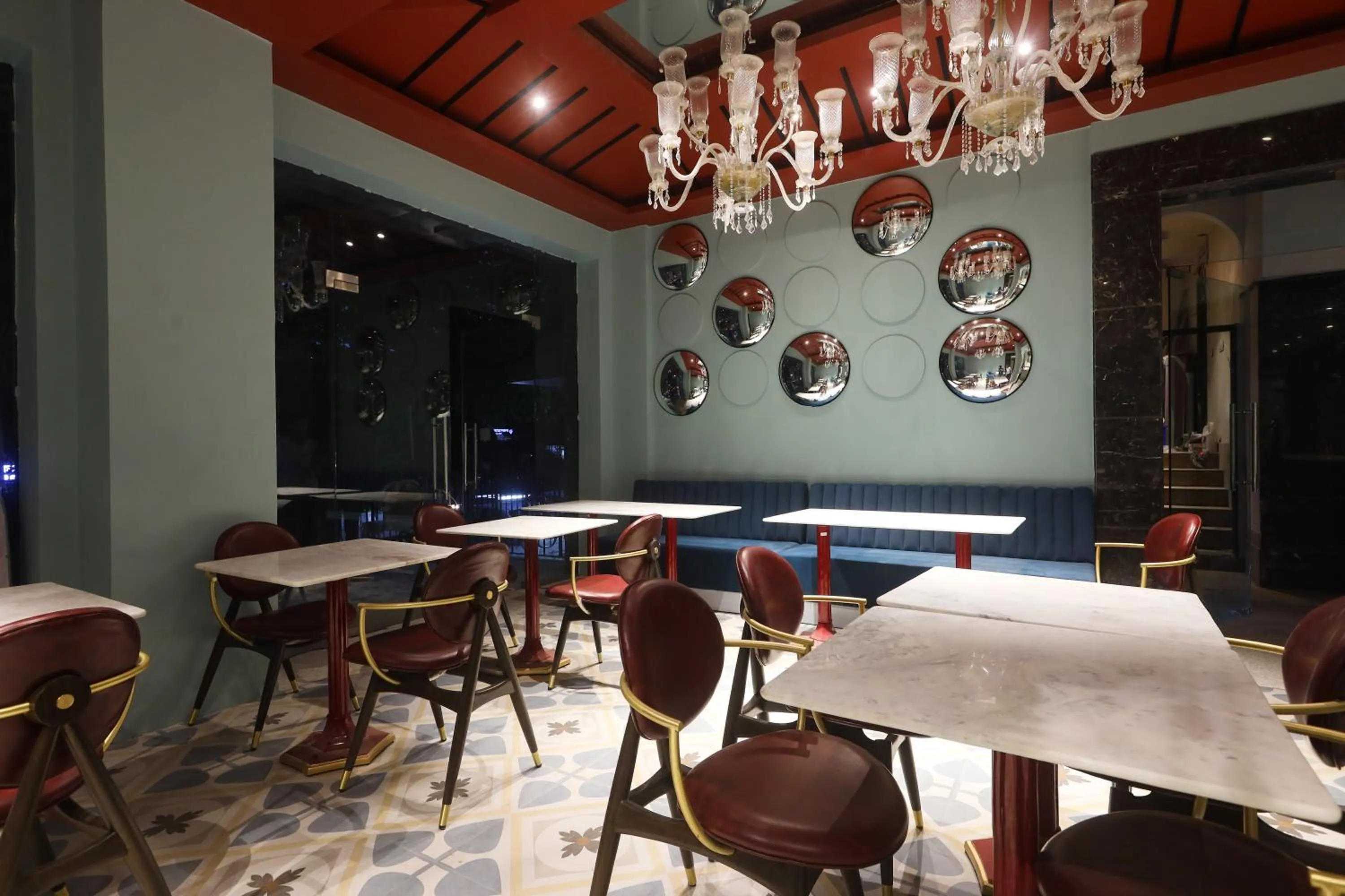 Restaurant/places to eat in The Saga Hotel Green Park