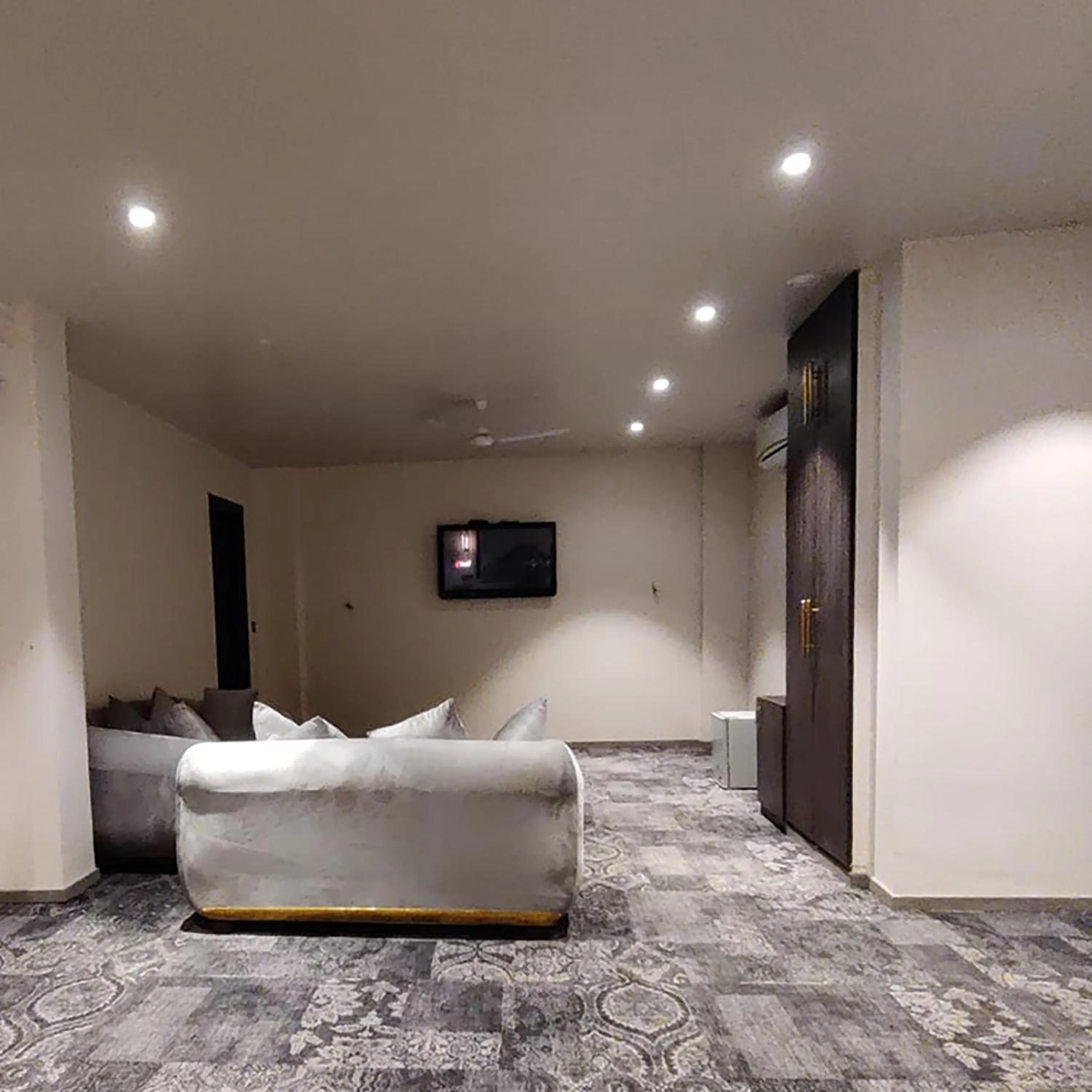 TV and multimedia in The Saga Hotel Green Park