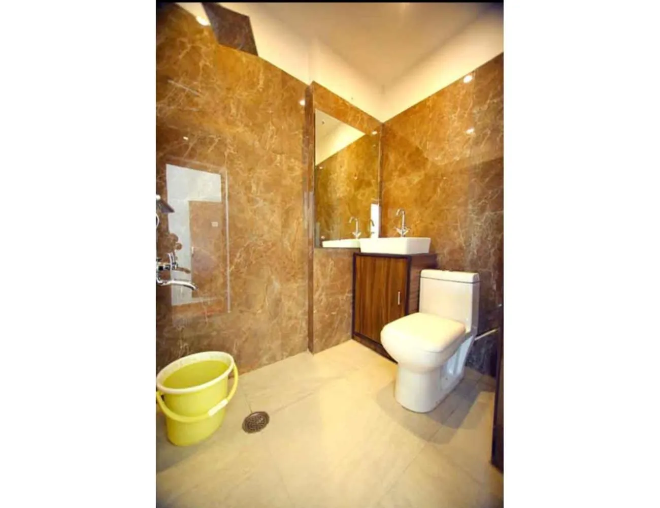 Bathroom in Osaka Taj Hotel, Agra