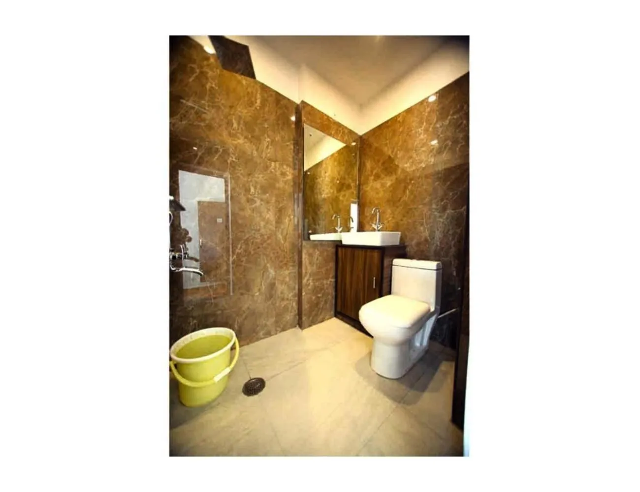 Shower in Osaka Taj Hotel, Agra