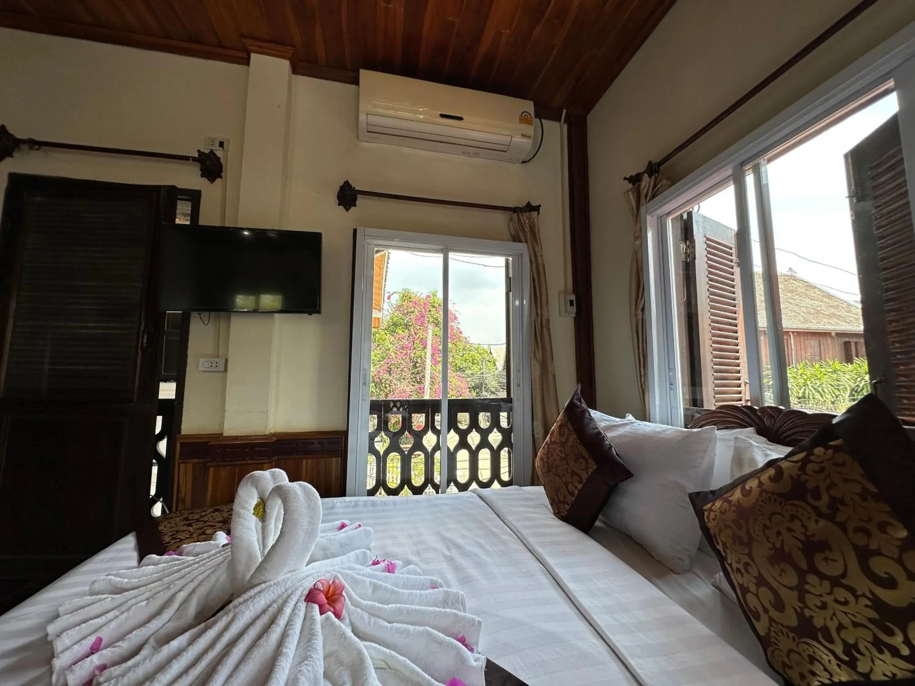 View (from property/room), Bed in Villa Thida Mekong Riverside View (from property/room), Bed in Villa Thida Mekong Riverside