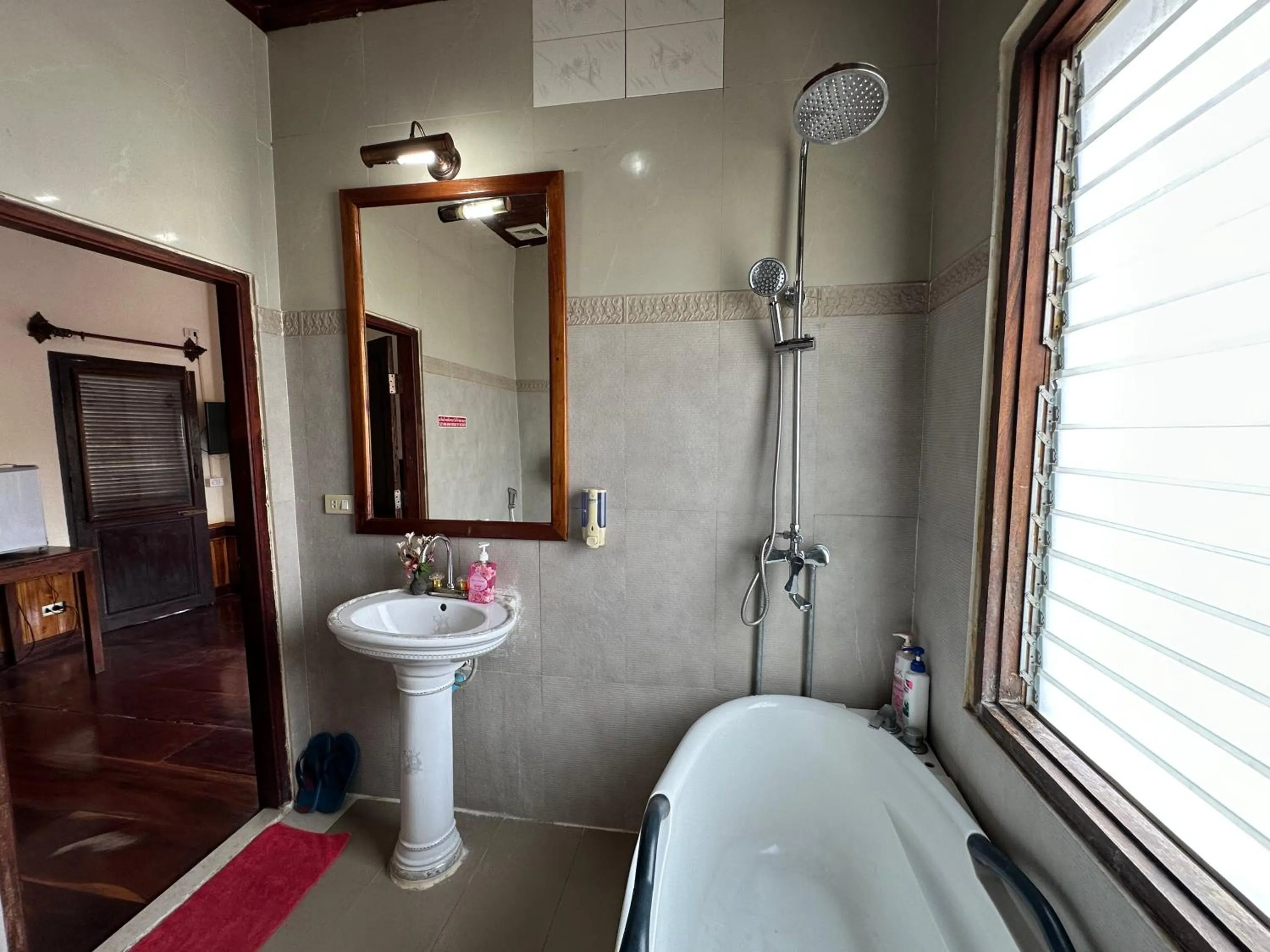 Shower in Villa Thida Mekong Riverside