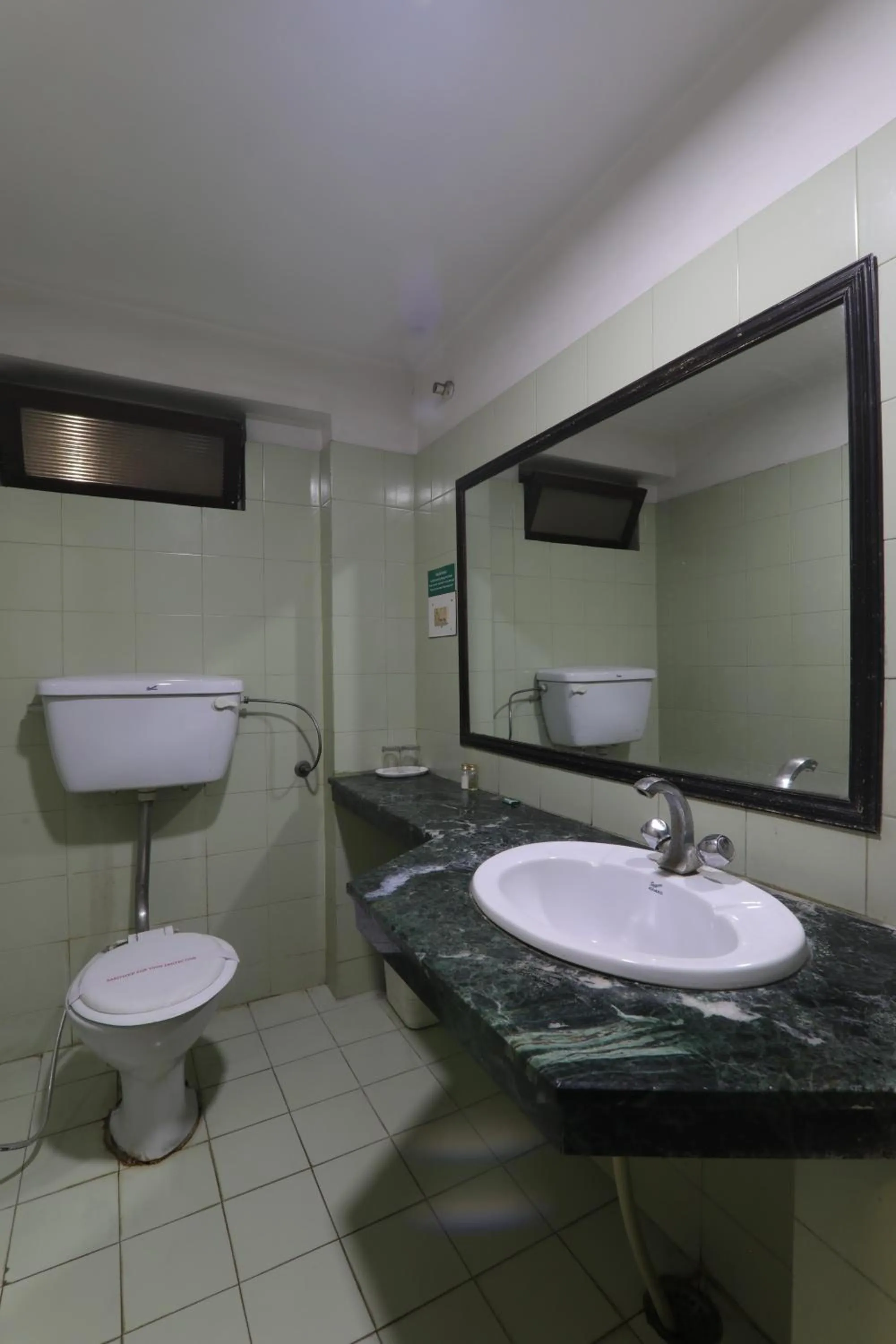 Toilet in Hotel Mohan