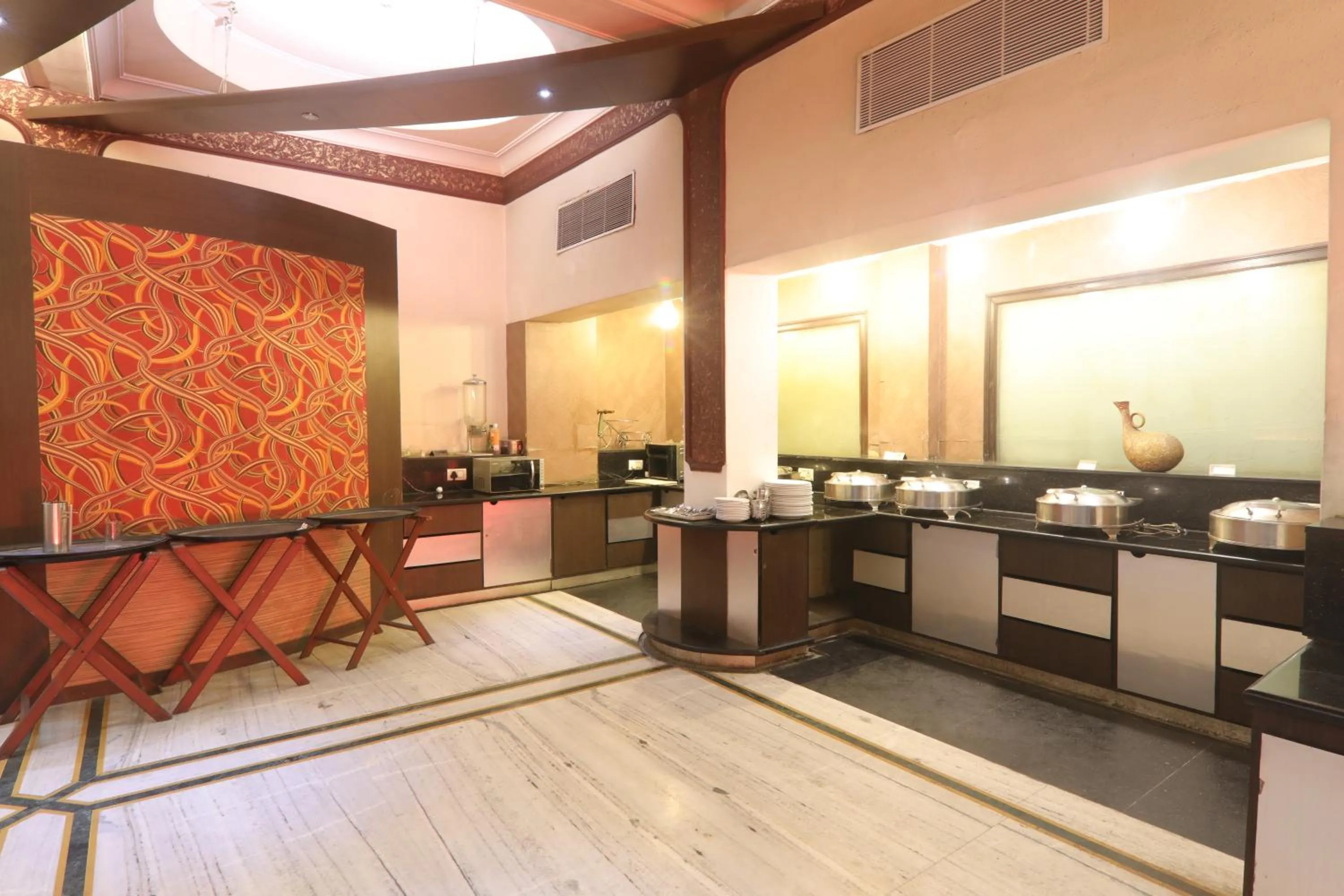 Restaurant/places to eat in Hotel Mohan