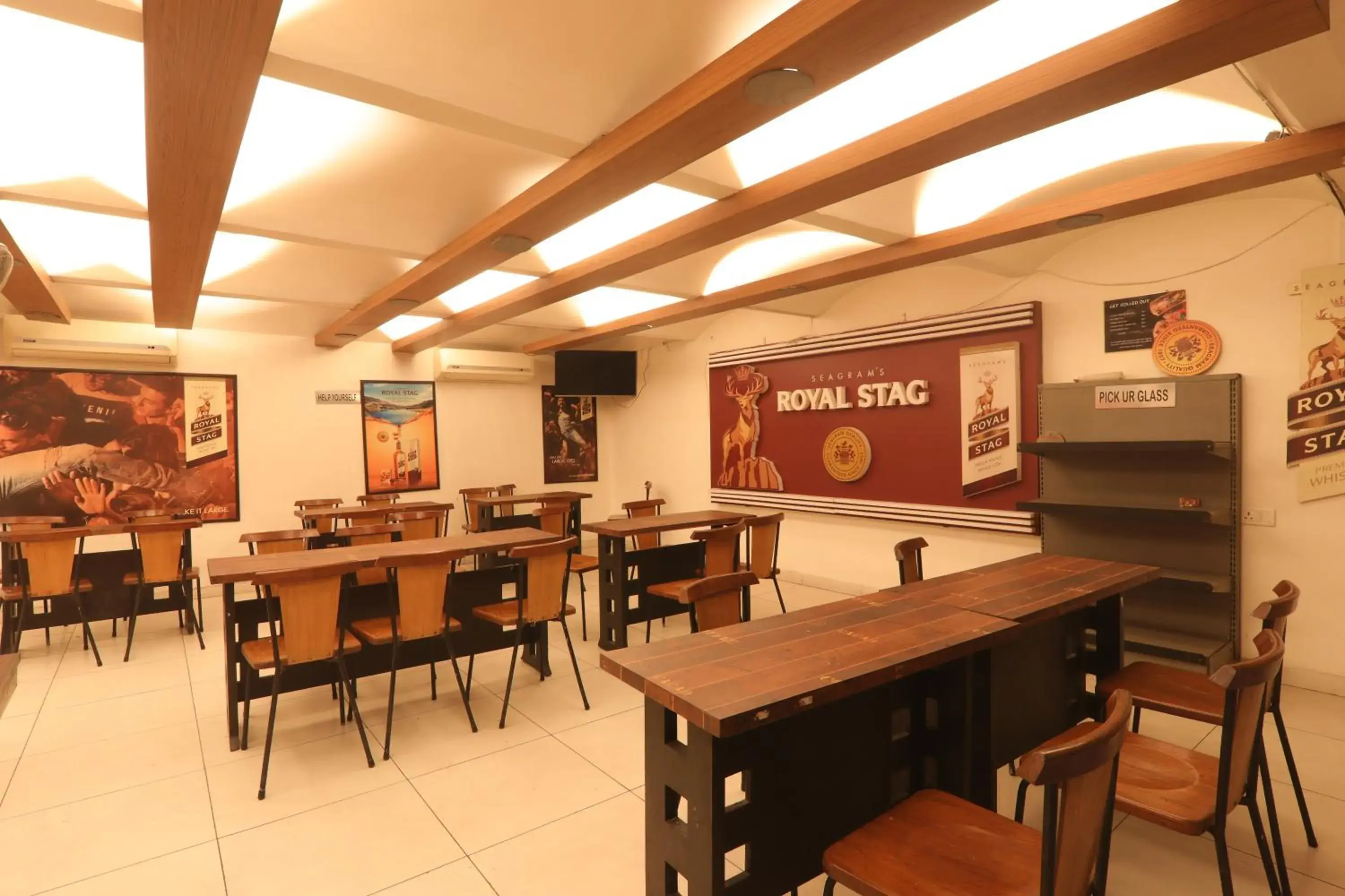 Lounge or bar in Hotel Mohan Lounge or bar in Hotel Mohan