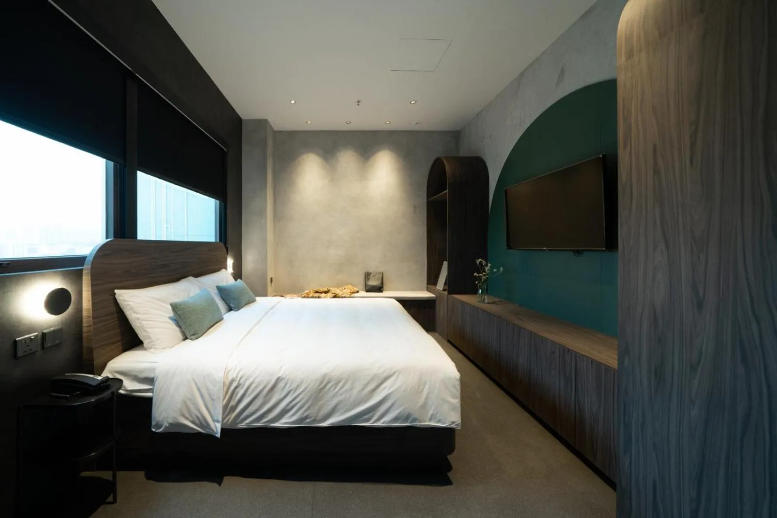 Bed in Hillwood House Hotel