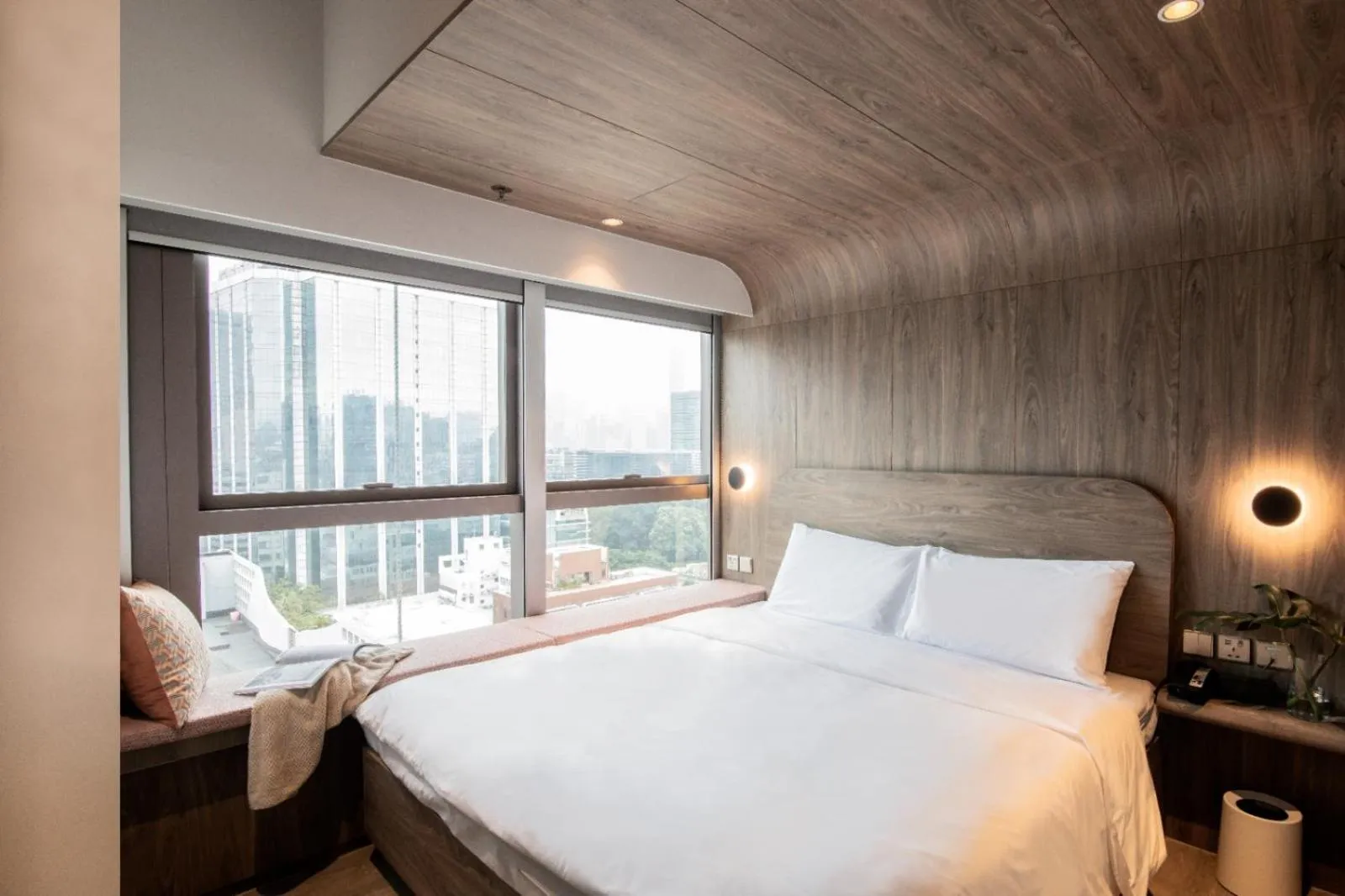 Bed in Hillwood House Hotel