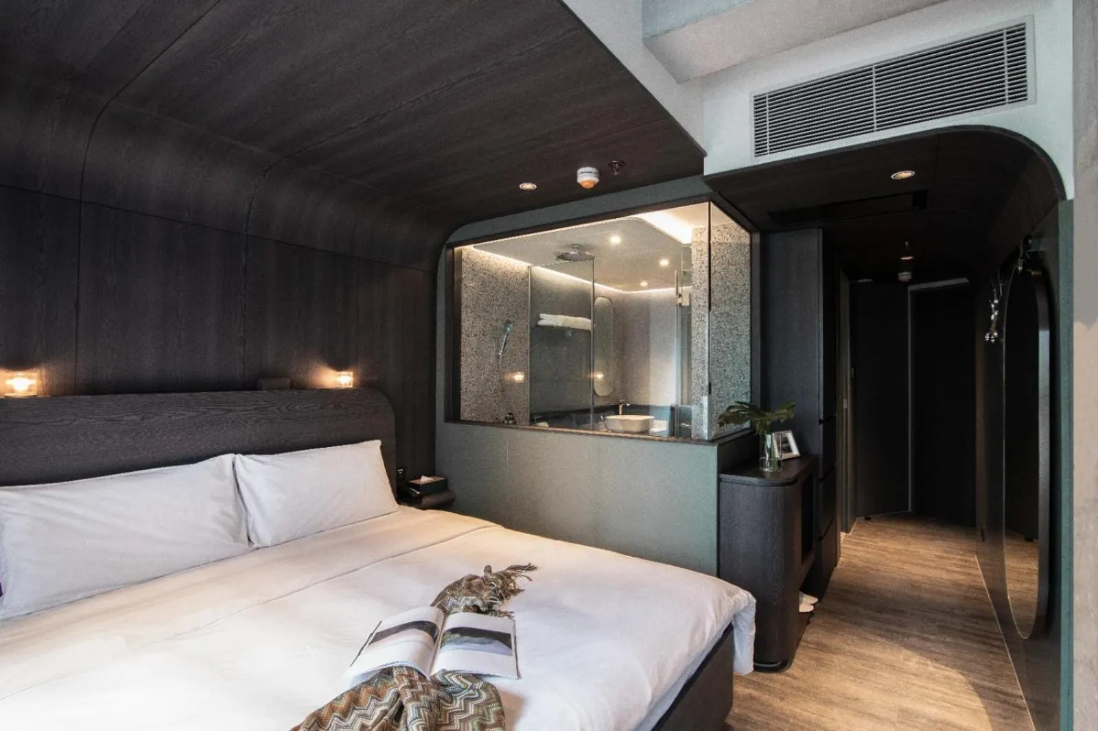 Bed in Hillwood House Hotel