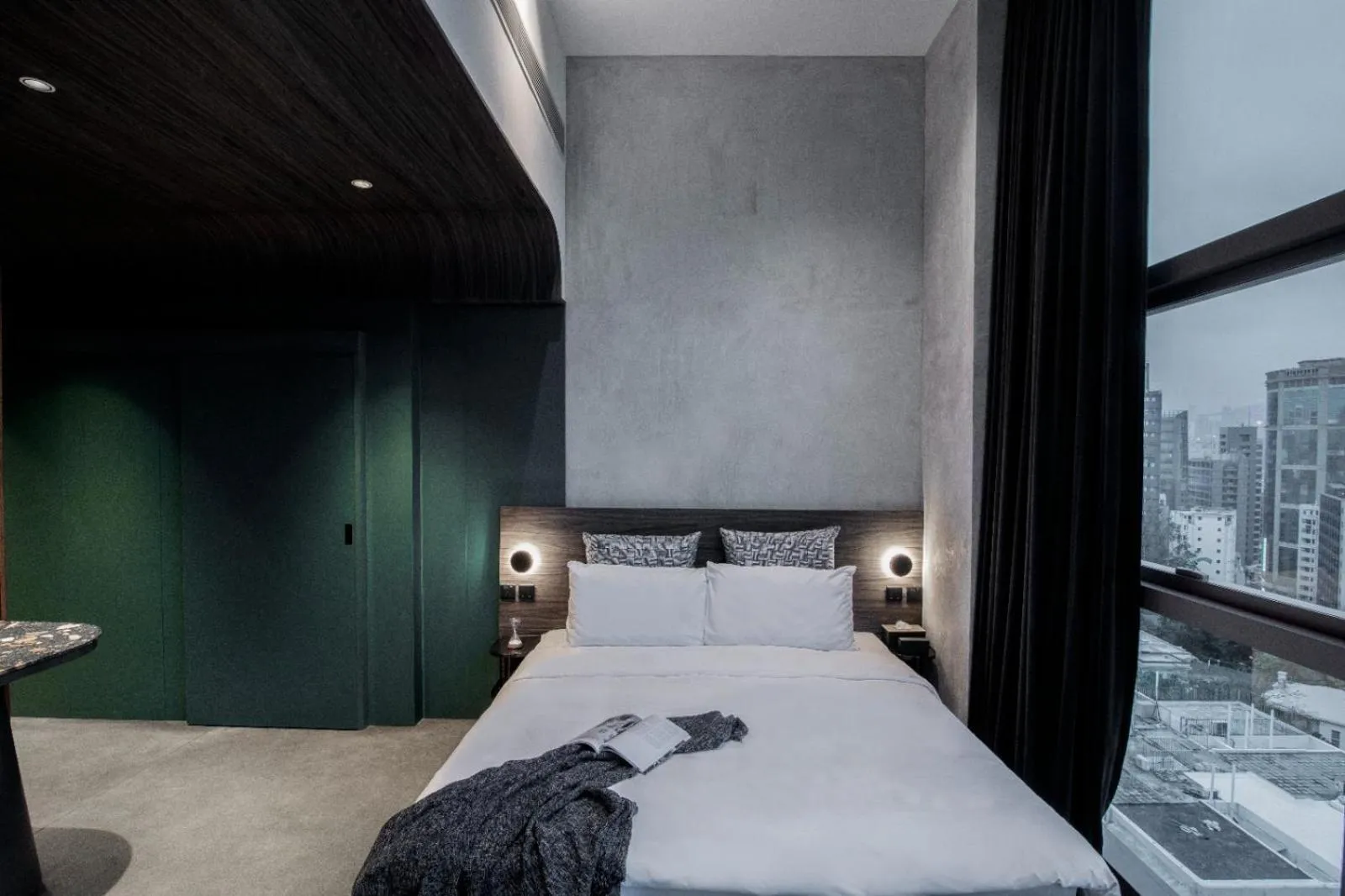 Bed in Hillwood House Hotel