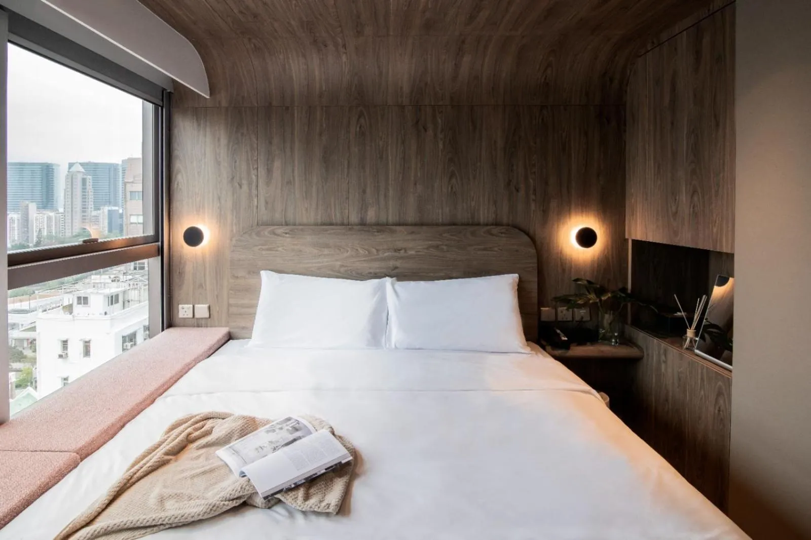 Bed in Hillwood House Hotel