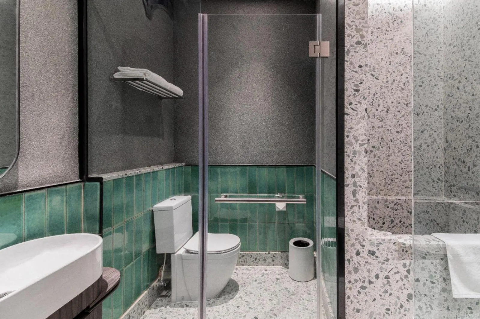 Bathroom in Hillwood House Hotel