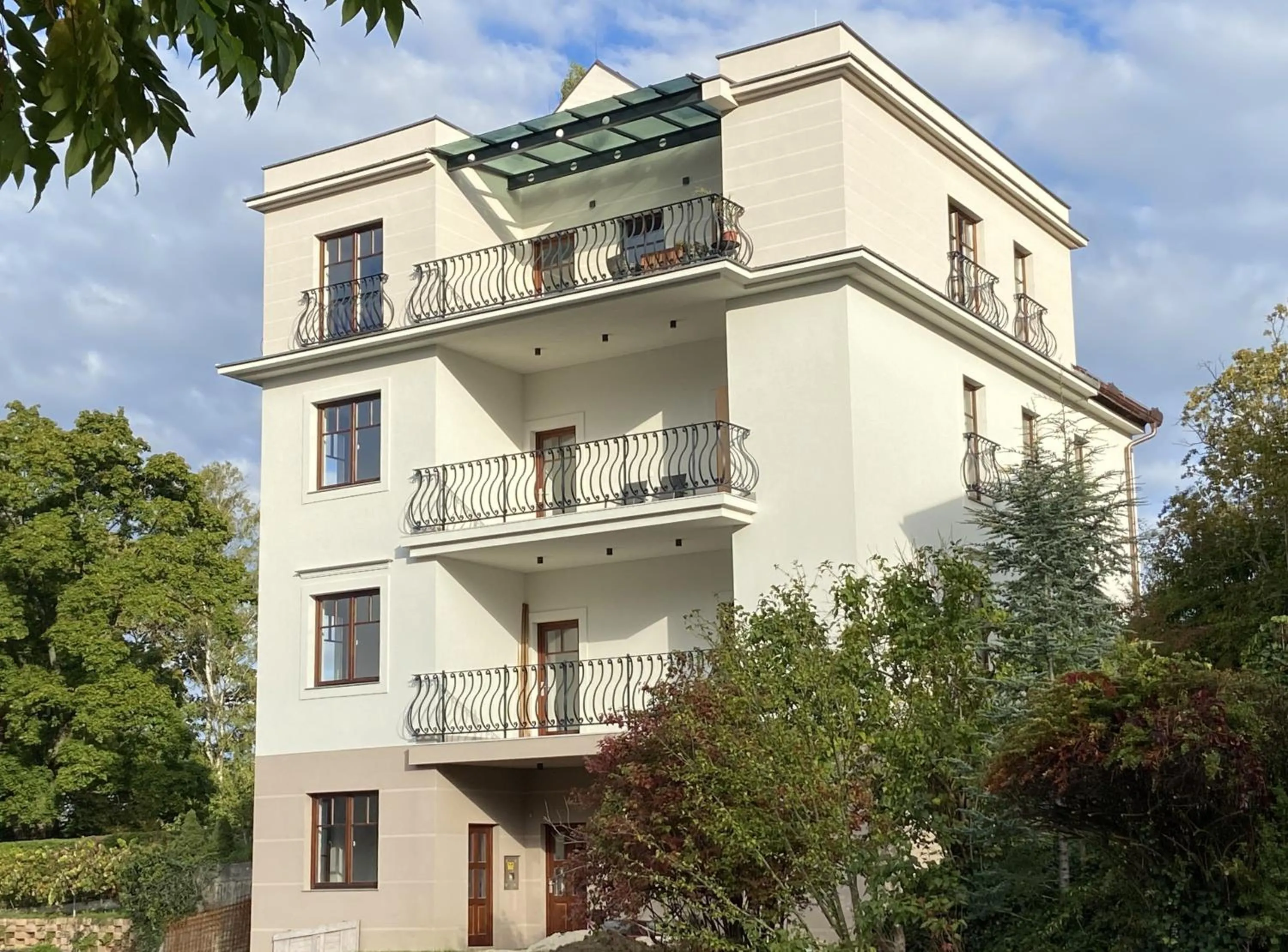 Property building in Vila Maister