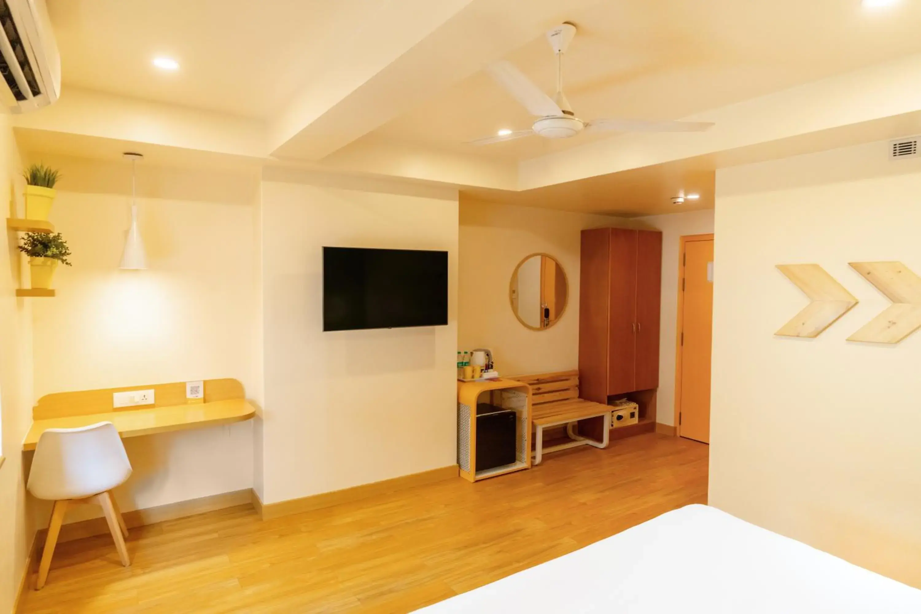 Bedroom, Bed in Bloom Hotel - Cyber Towers Bedroom, Bed in Bloom Hotel - Cyber Towers