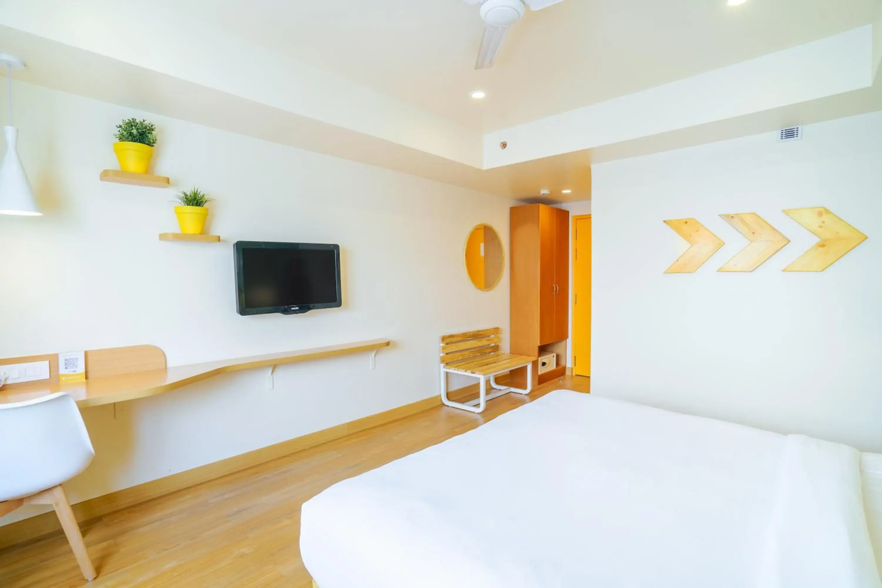 Deluxe King Room - single occupancy in Bloom Hotel - Cyber Towers Deluxe King Room - single occupancy in Bloom Hotel - Cyber Towers