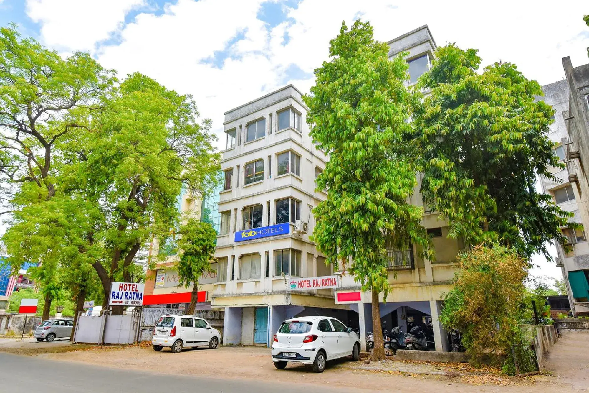 Property building in FabHotel Raj Ratna - Nr Ashram Road Property building in FabHotel Raj Ratna - Nr Ashram Road