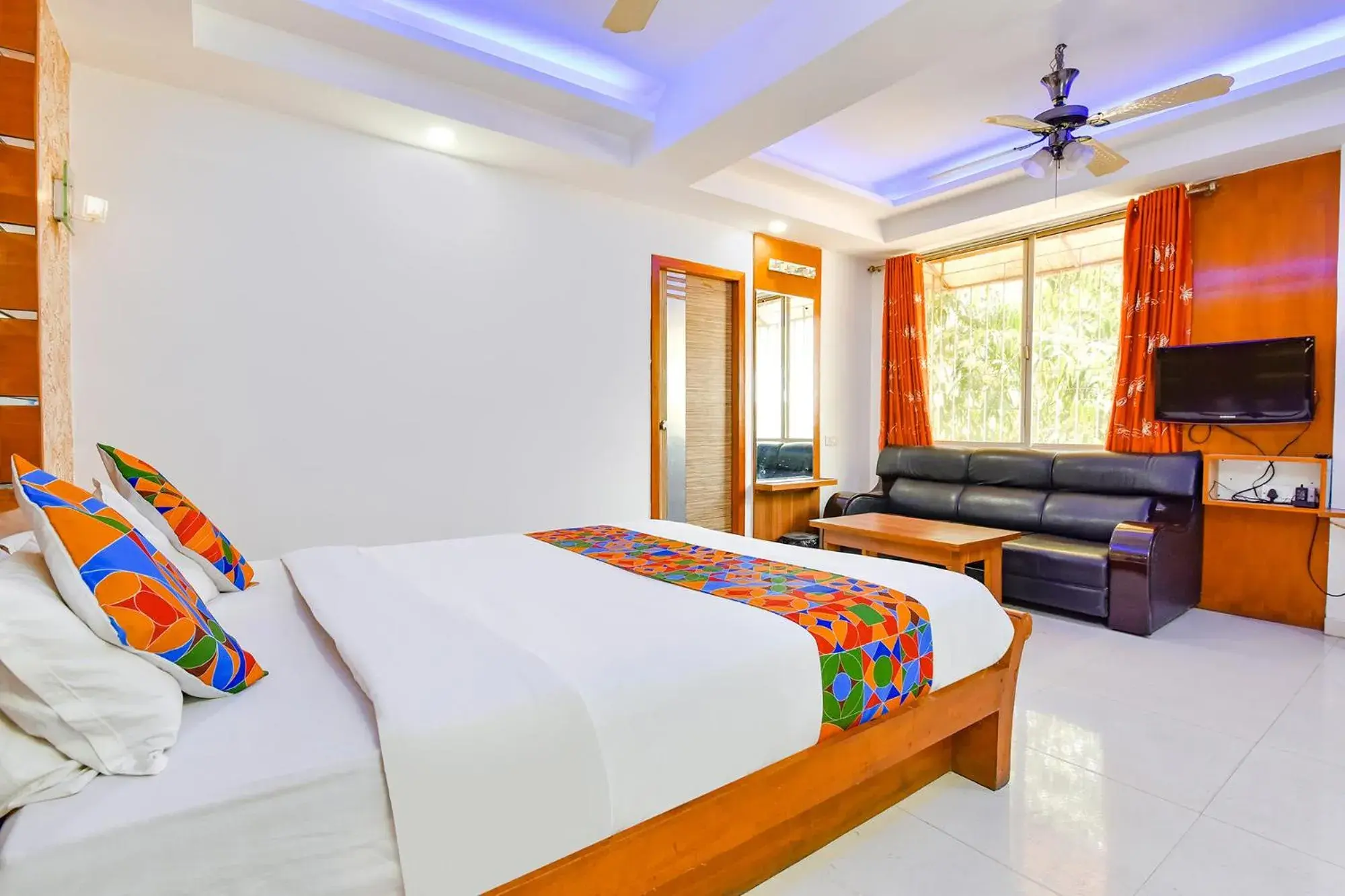 Communal lounge/ TV room, Bed in FabHotel Raj Ratna - Nr Ashram Road Communal lounge/ TV room, Bed in FabHotel Raj Ratna - Nr Ashram Road