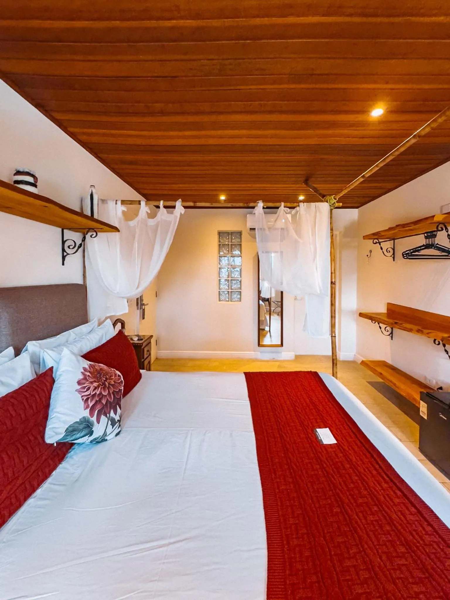 Photo of the whole room, Bed in Pousada Ville Le Mont - Campos do Jordao