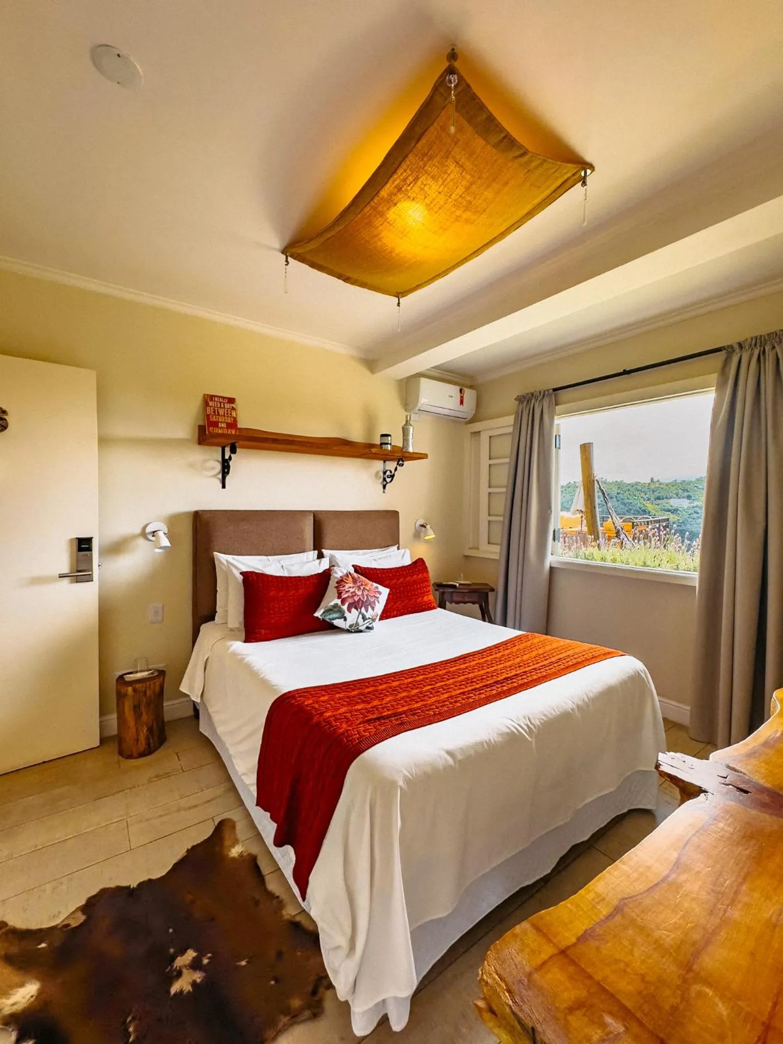 View (from property/room), Bed in Pousada Ville Le Mont - Campos do Jordao