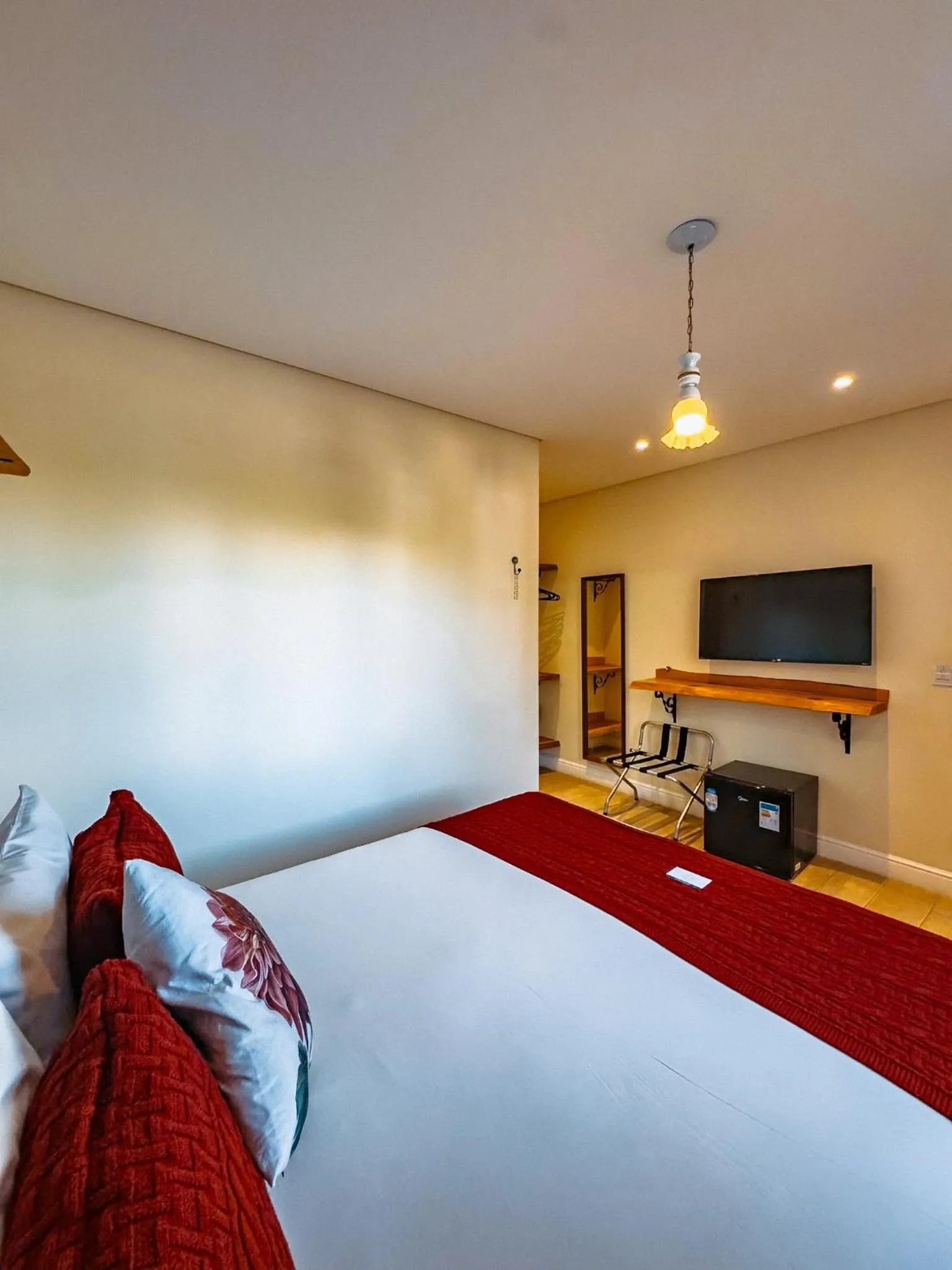Photo of the whole room, Bed in Pousada Ville Le Mont - Campos do Jordao