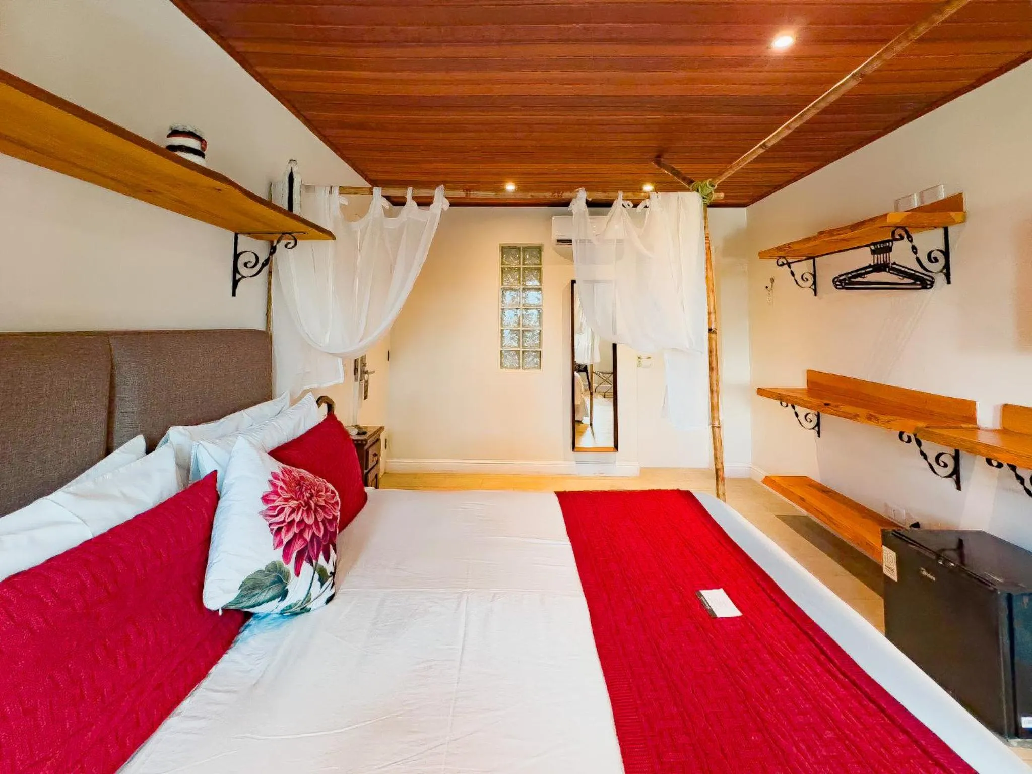 Photo of the whole room, Bed in Pousada Ville Le Mont - Campos do Jordao