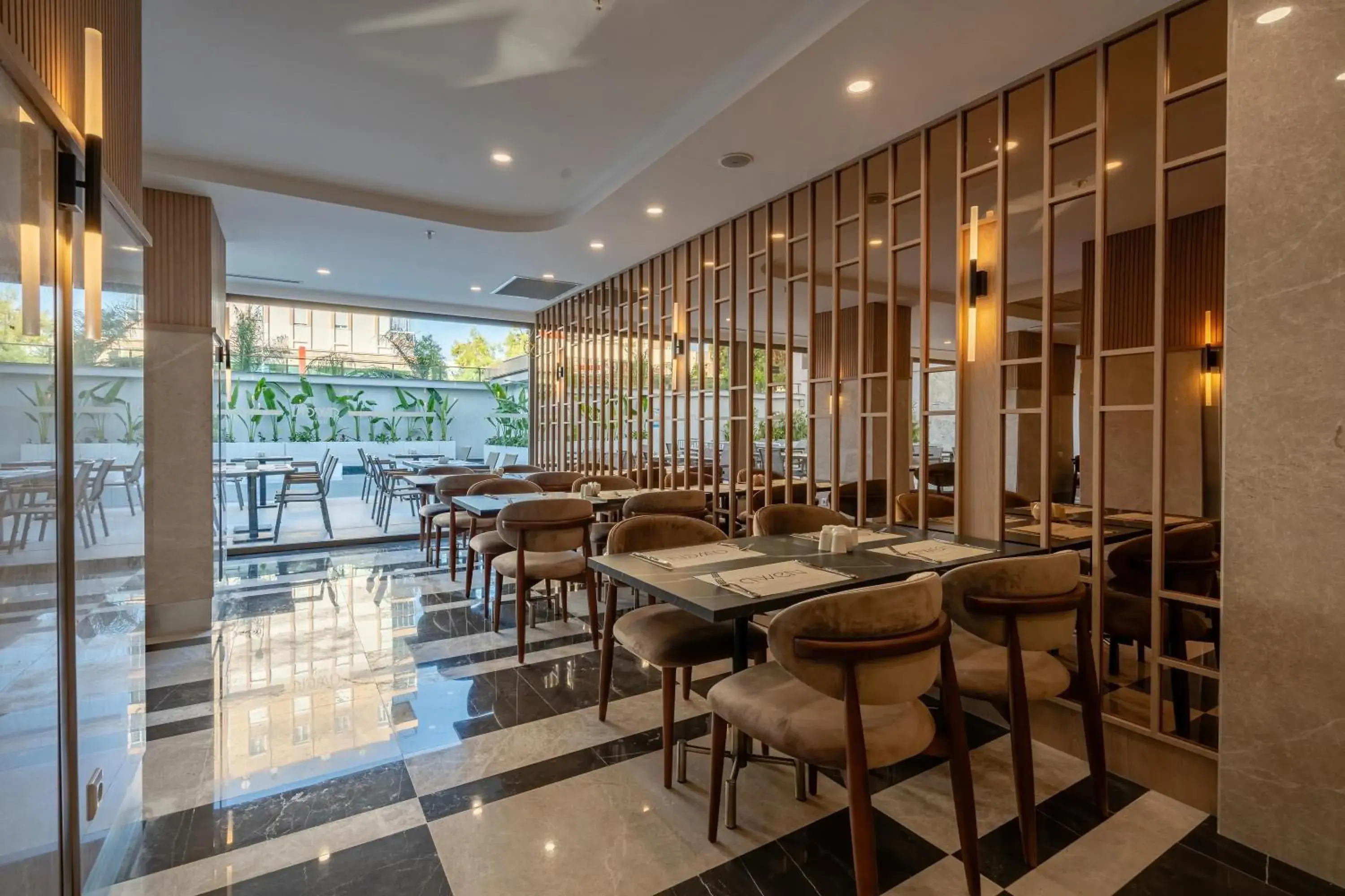 Restaurant/places to eat in Awen Lara Hotel Restaurant/places to eat in Awen Lara Hotel