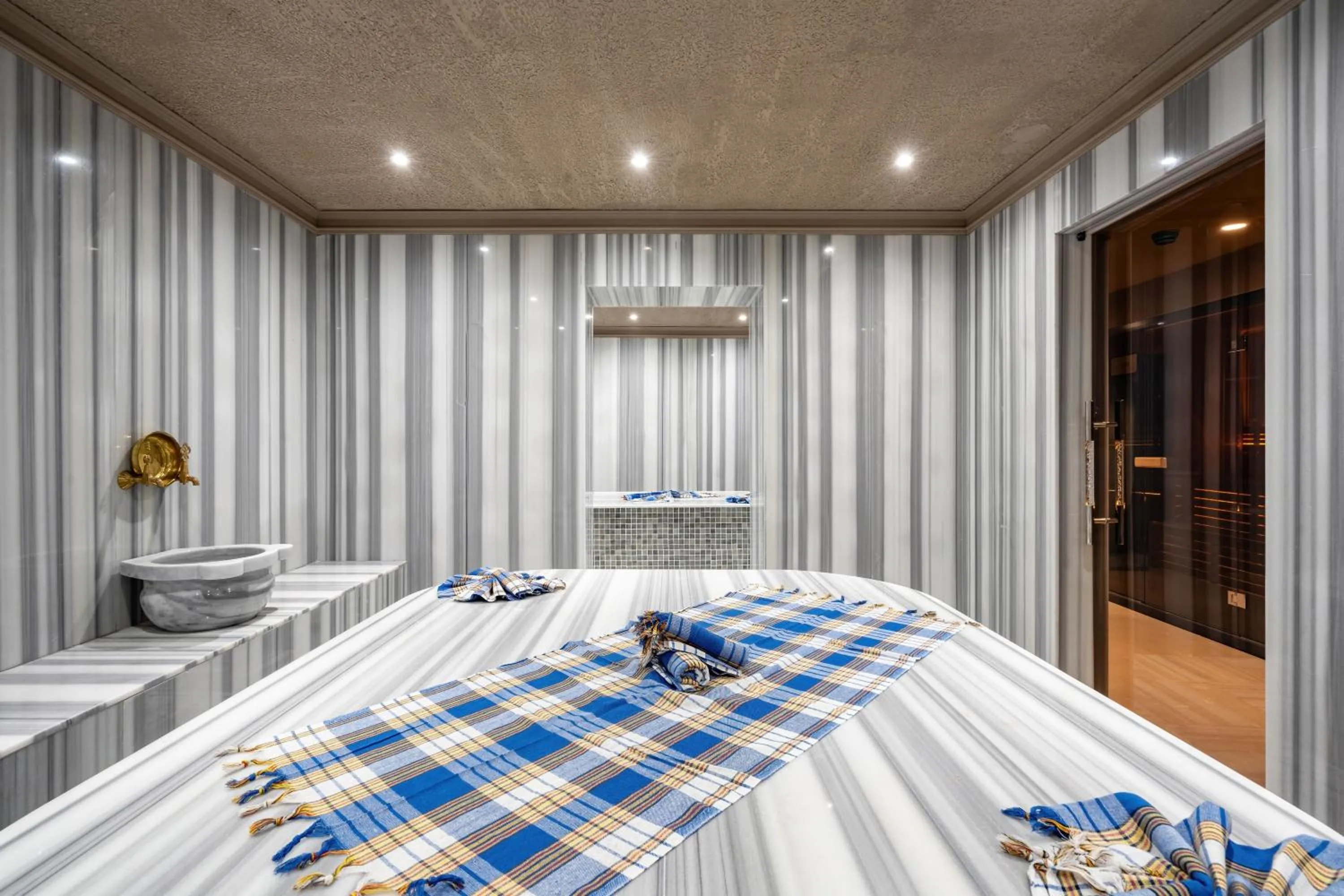 Public Bath, Bed in Awen Lara Hotel