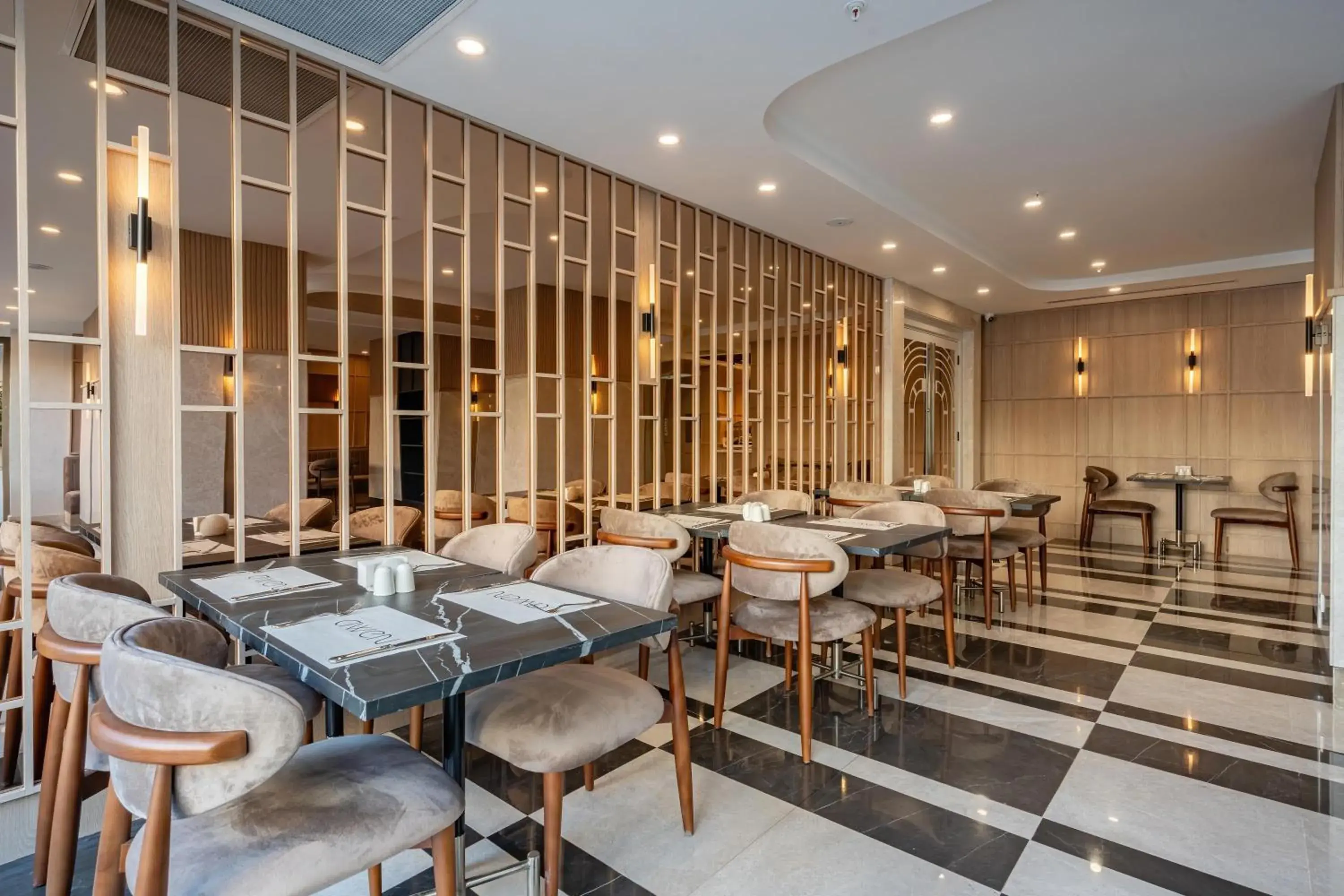 Restaurant/places to eat in Awen Lara Hotel Restaurant/places to eat in Awen Lara Hotel