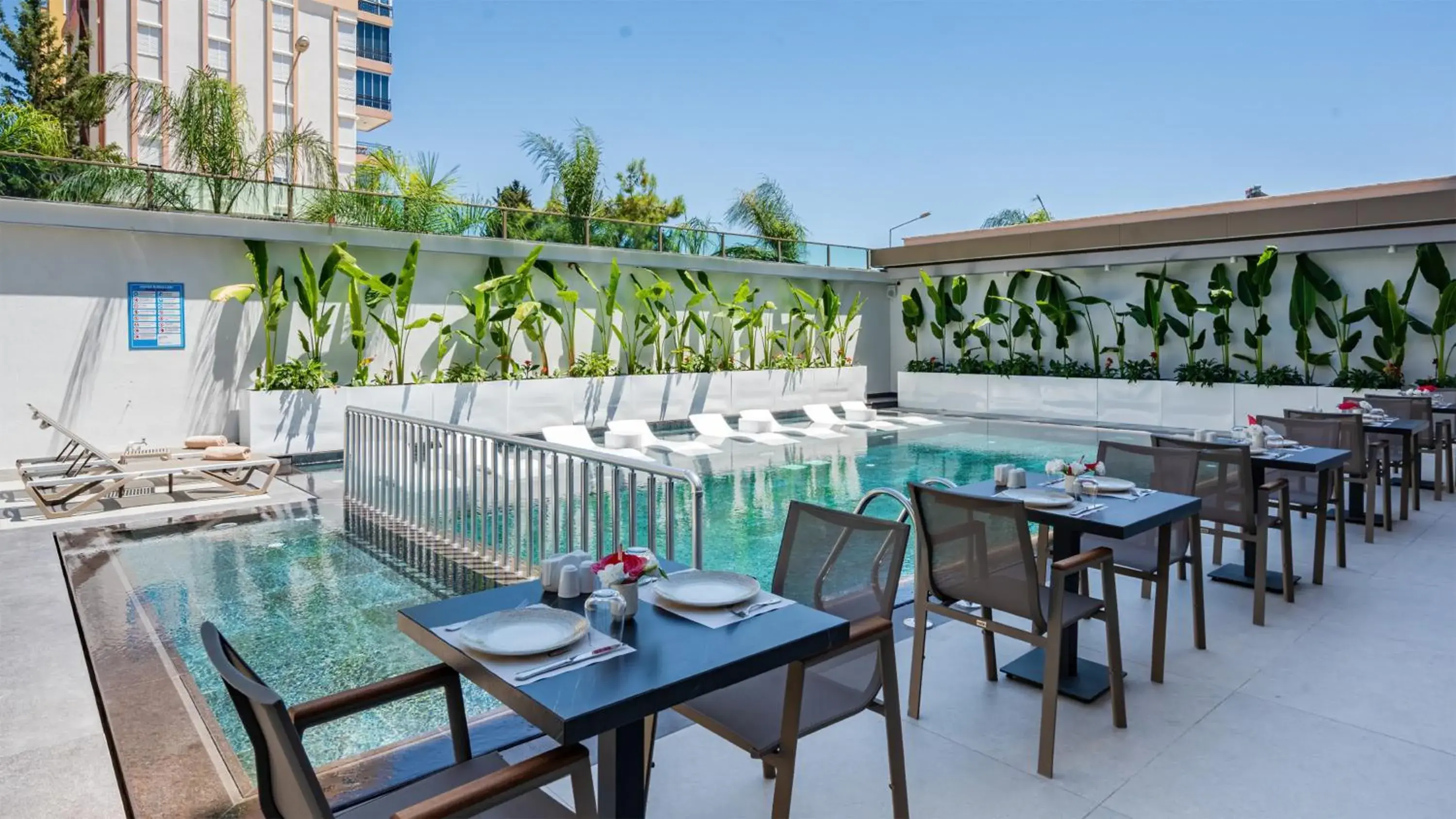 Restaurant/places to eat in Awen Lara Hotel Restaurant/places to eat in Awen Lara Hotel