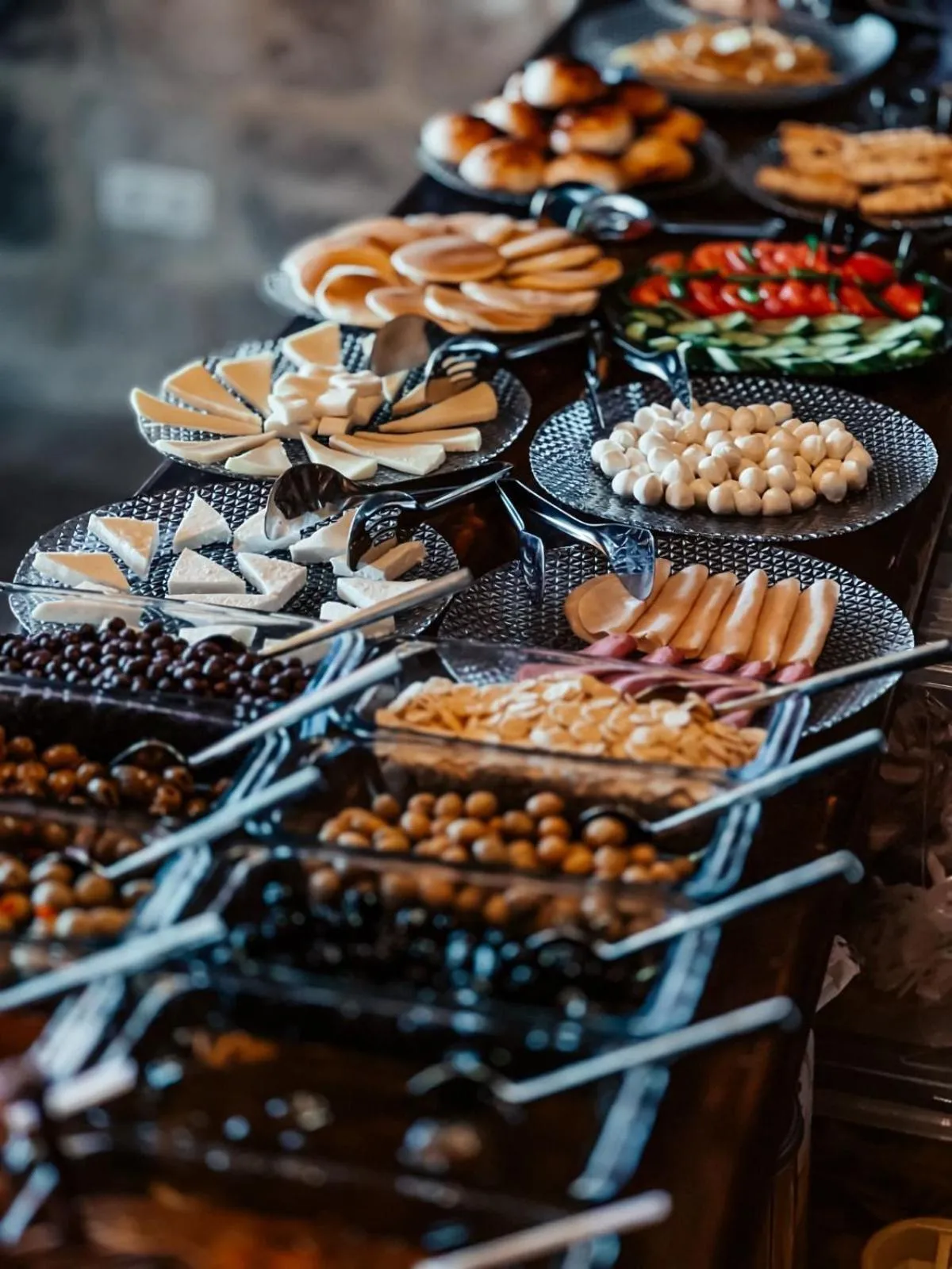 Restaurant/places to eat in Bayar Cave Suites Special Class