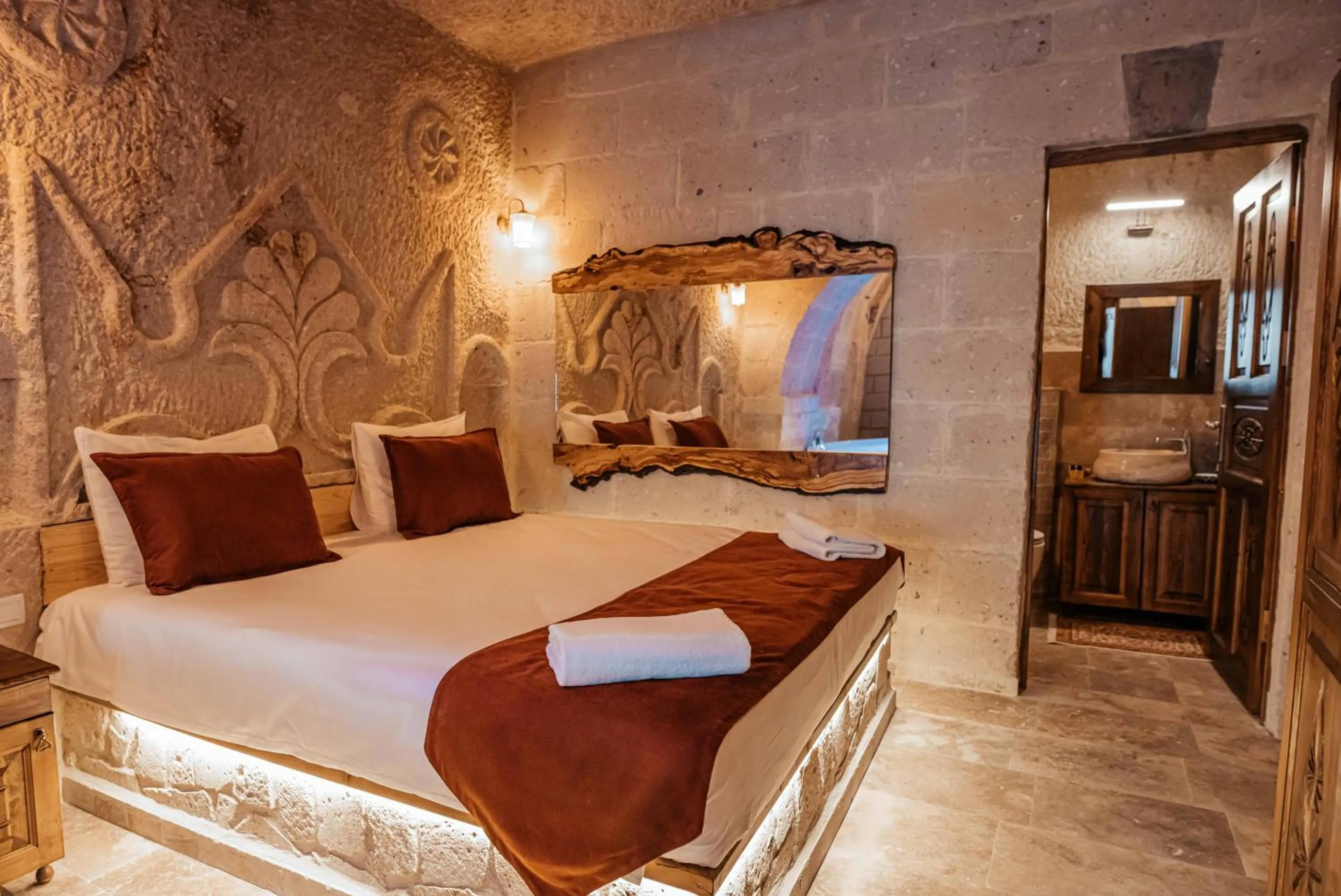 Bed in Bayar Cave Suites Special Class