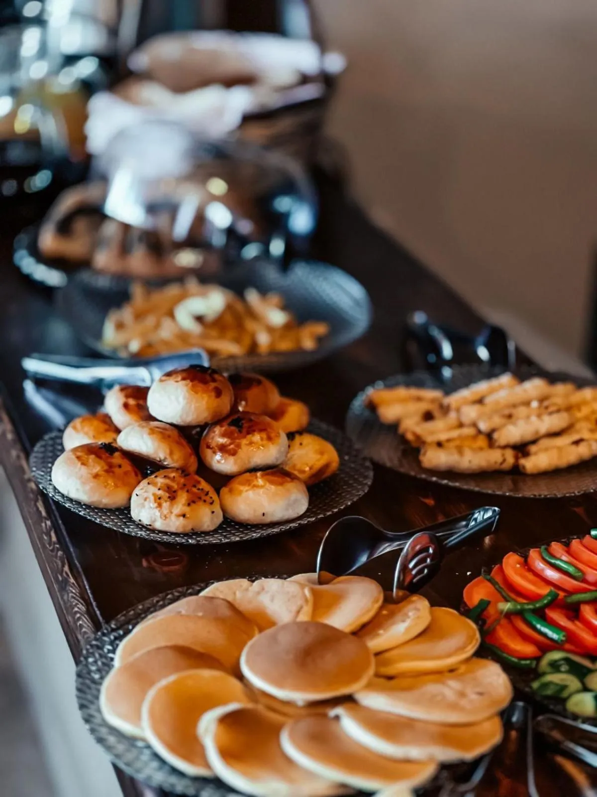 Restaurant/places to eat in Bayar Cave Suites Special Class