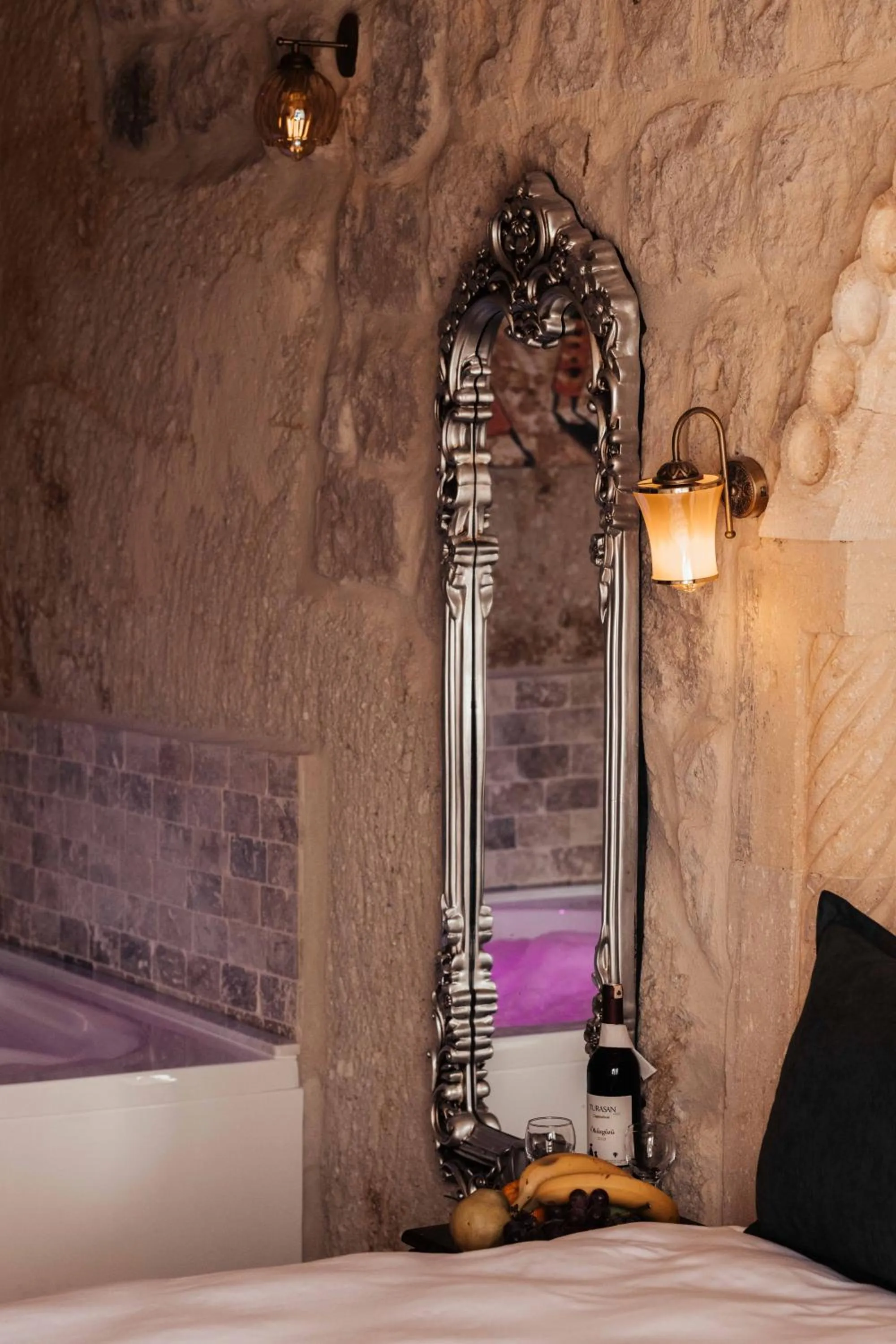 Food and drinks, Bed in Bayar Cave Suites Special Class