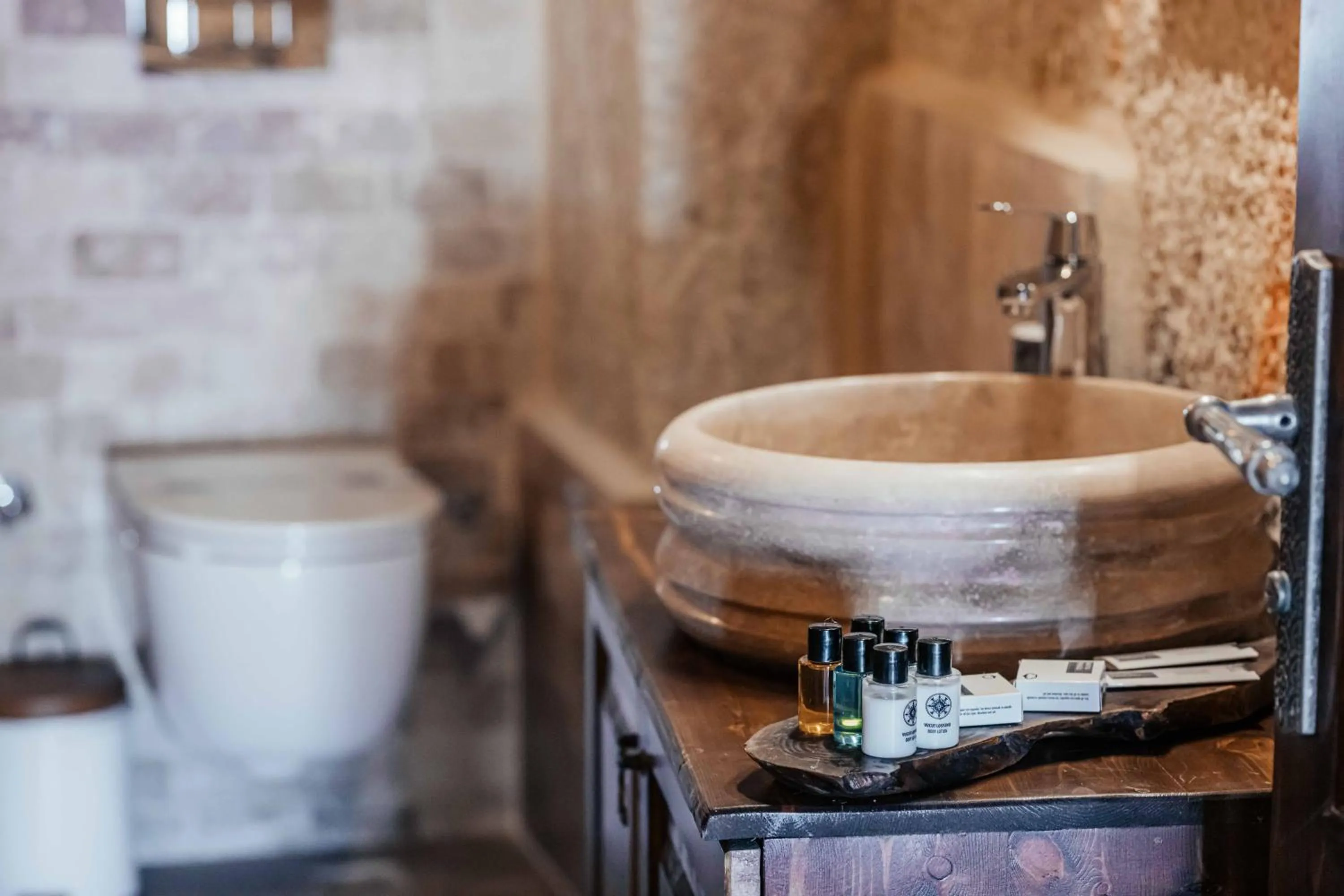 Toilet in Bayar Cave Suites Special Class