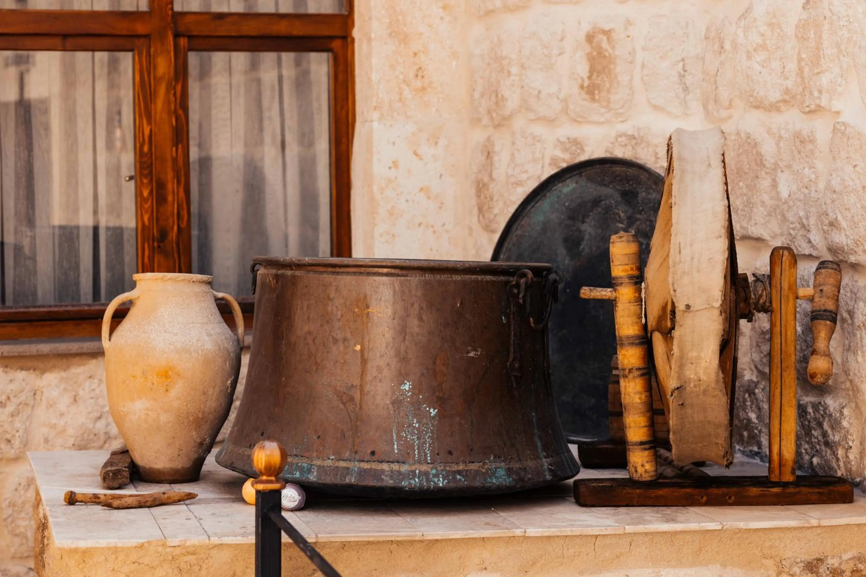 Decorative detail in Bayar Cave Suites Special Class