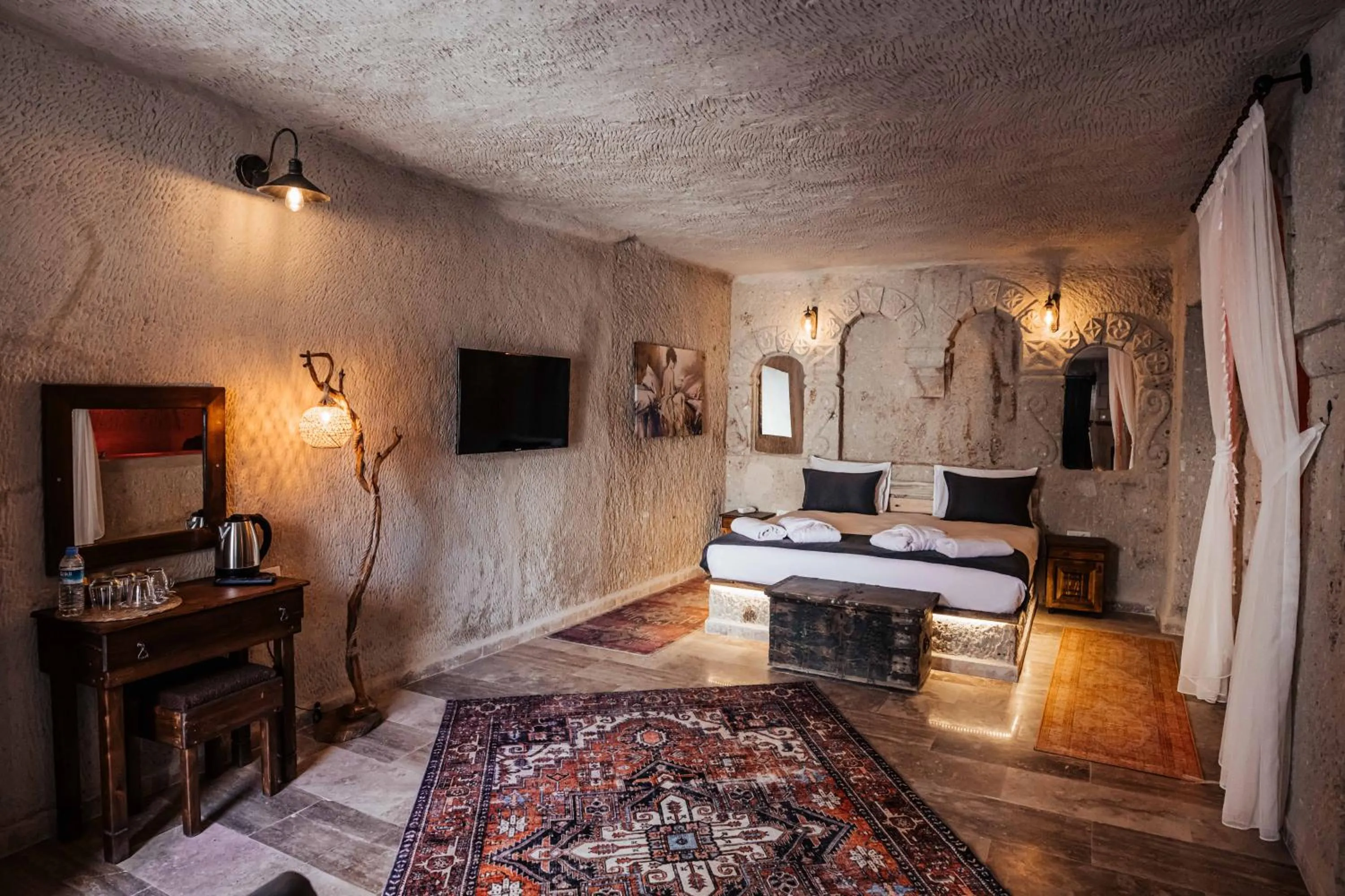 TV and multimedia, Bed in Bayar Cave Suites Special Class