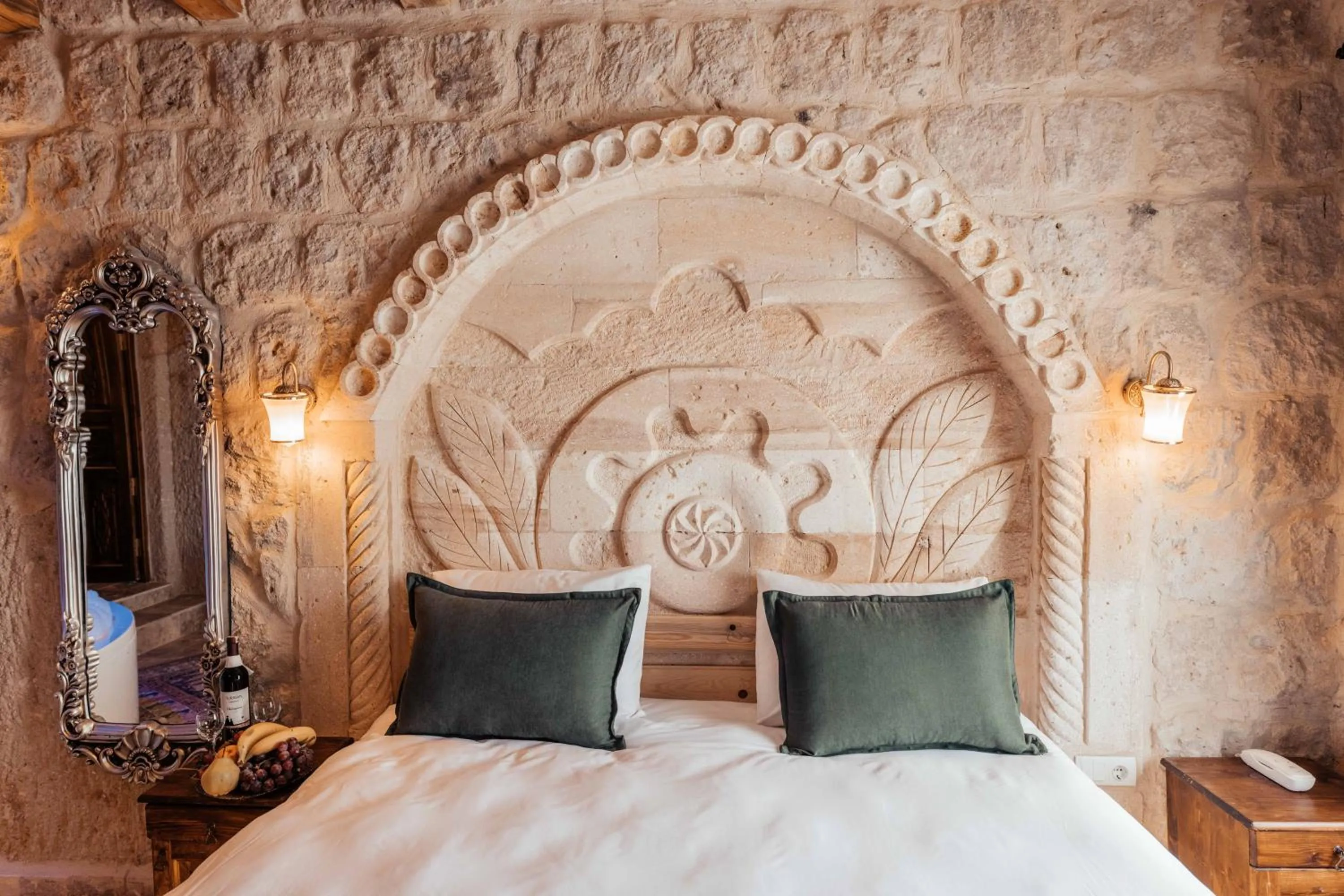 Bed in Bayar Cave Suites Special Class