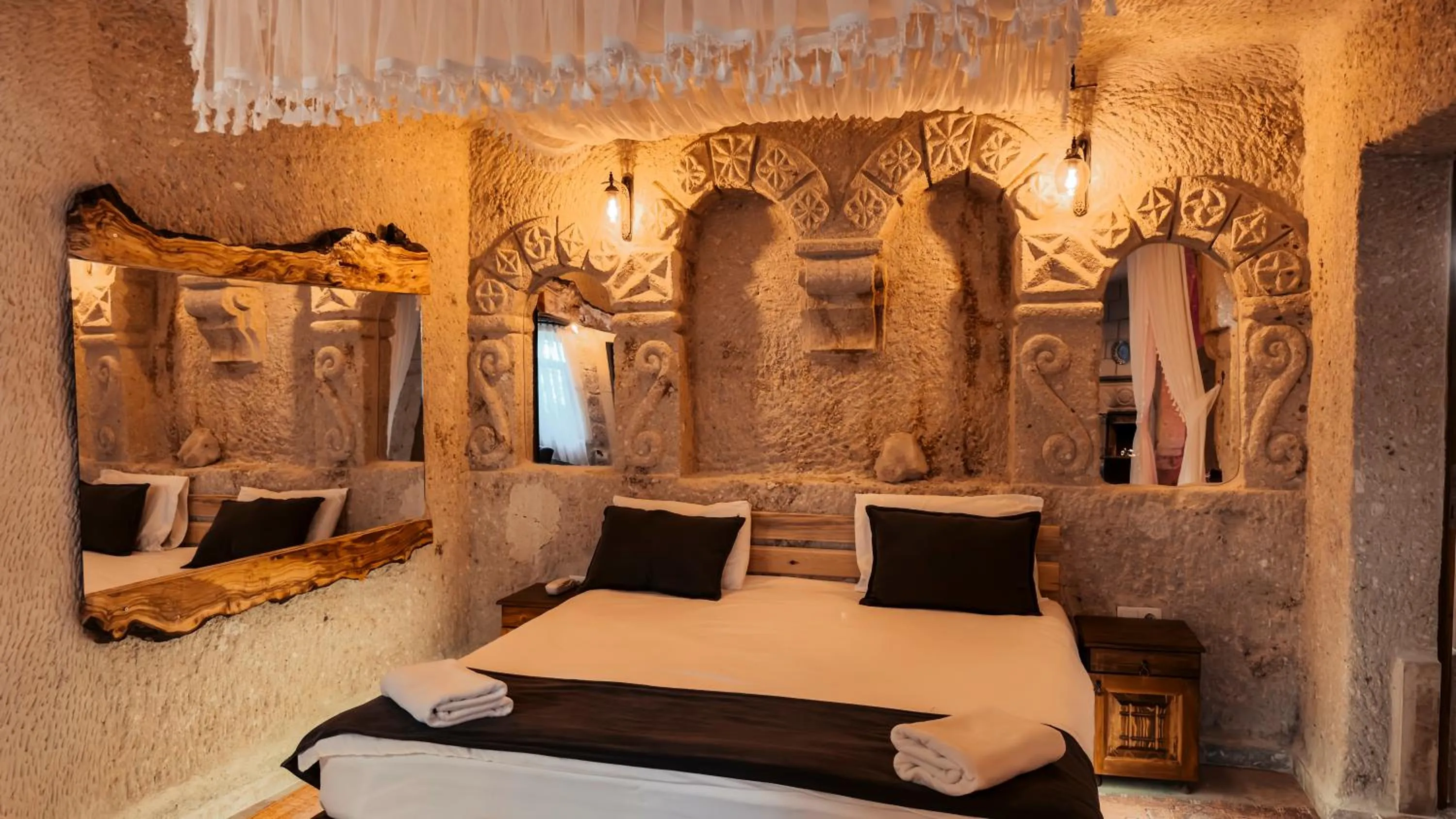 Bed in Bayar Cave Suites Special Class