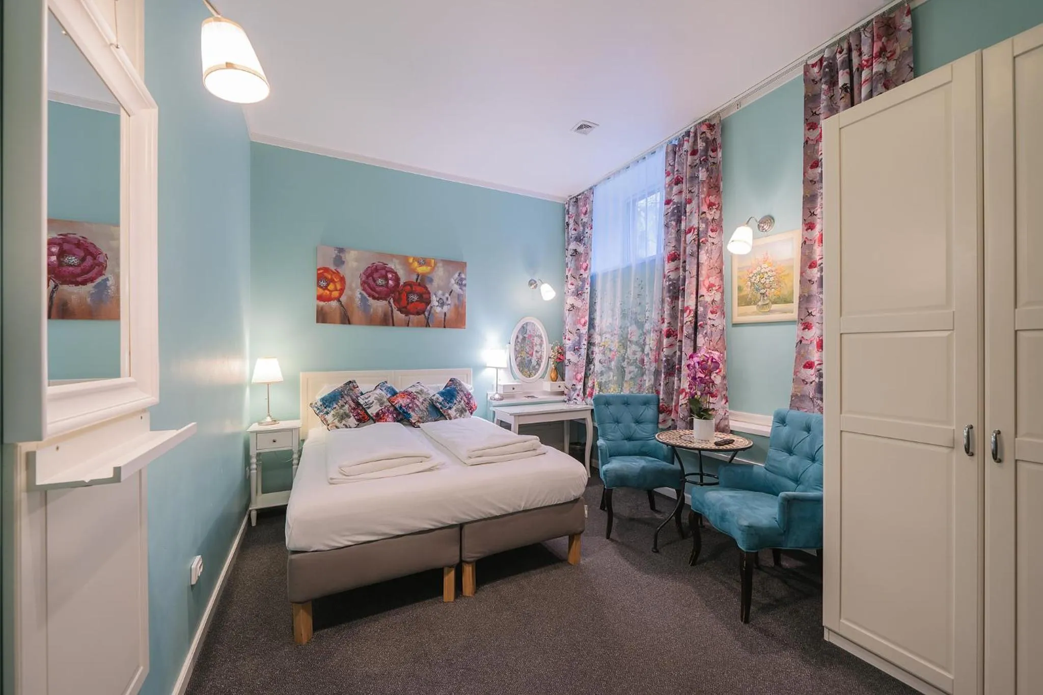 Bed in Station Self Check-in Apartments - Lollo Stay