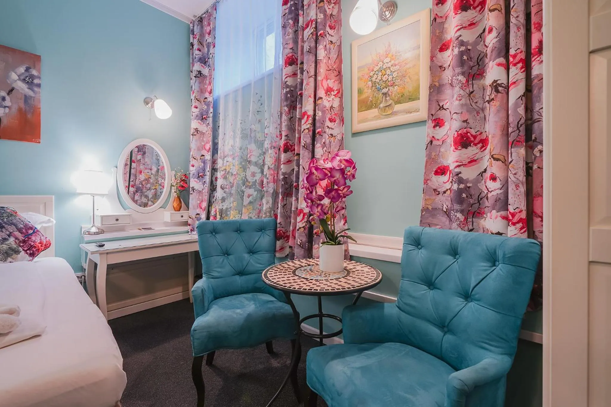 Living room, Bed in Station Self Check-in Apartments - Lollo Stay