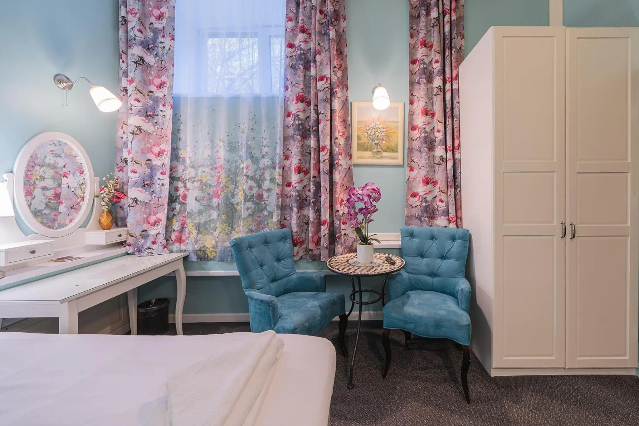 Bed in Station Self Check-in Apartments - Lollo Stay