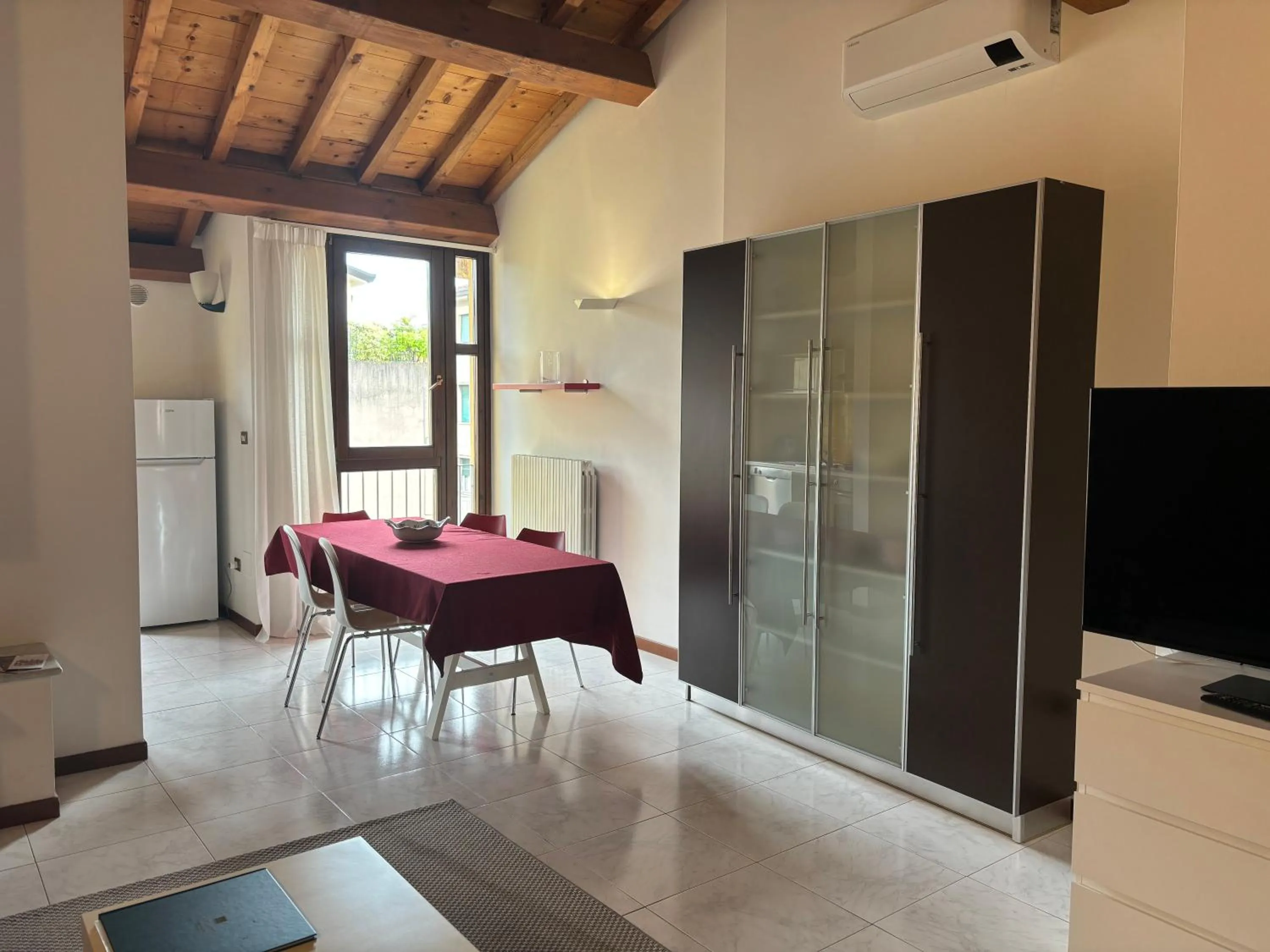 Dining area in VERONETTA 52