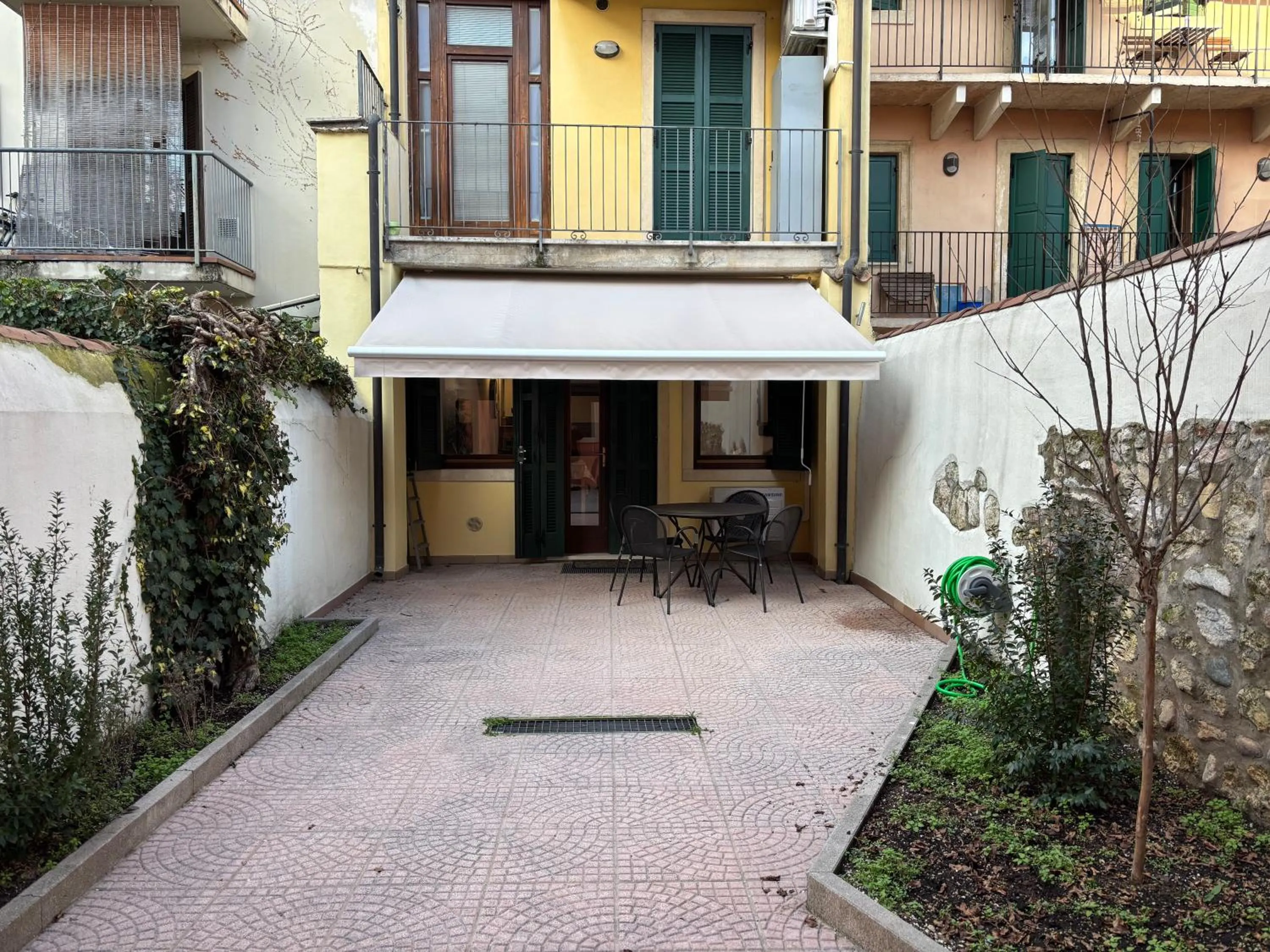 Inner courtyard view in VERONETTA 52