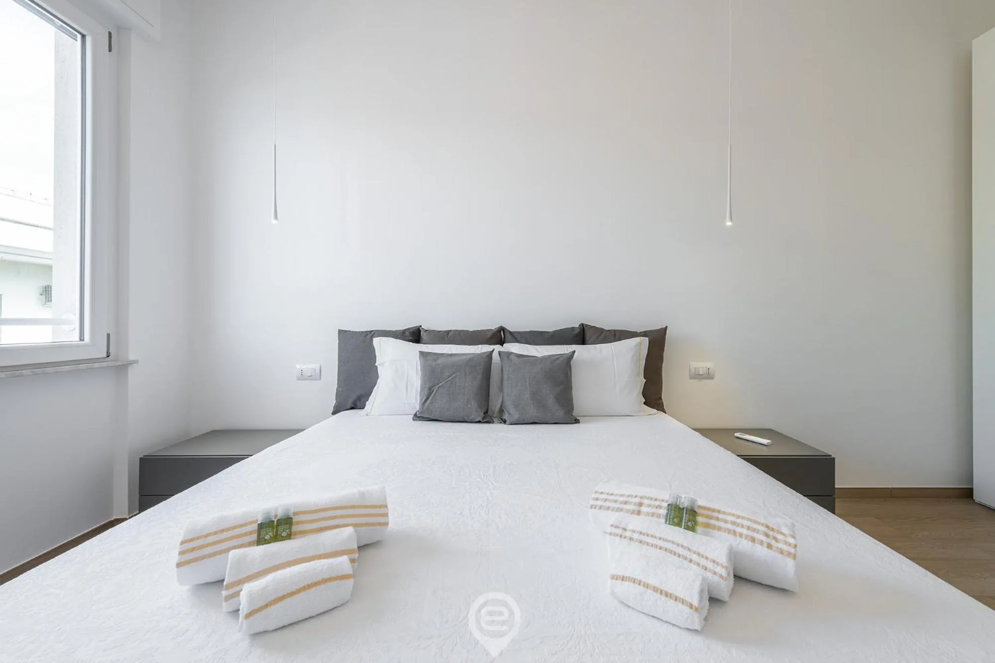 Bed in Enchanting Panoramic Retreat