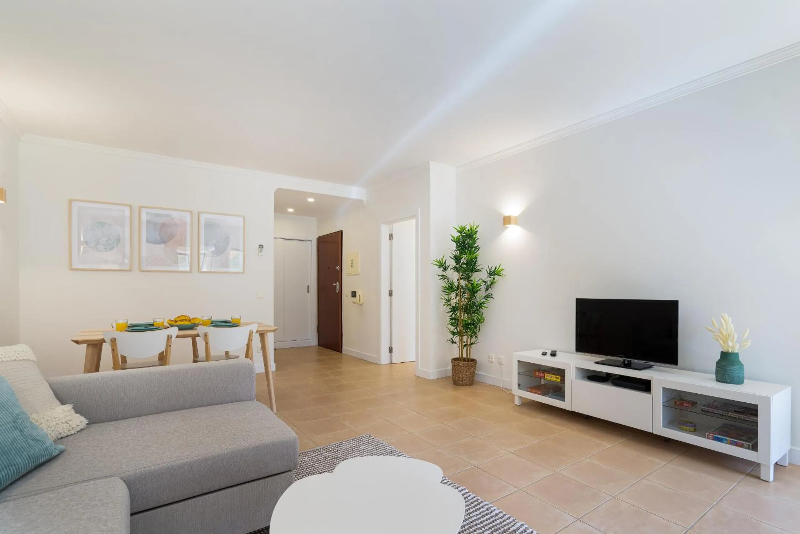 Salgados Sunny Beach Apt - 7 min walk from Beach by Lisbeyond