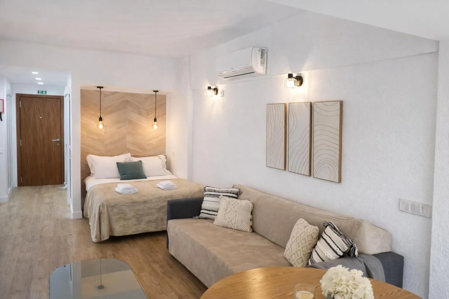Sesimbra Beachfront Apartment - Direct Access