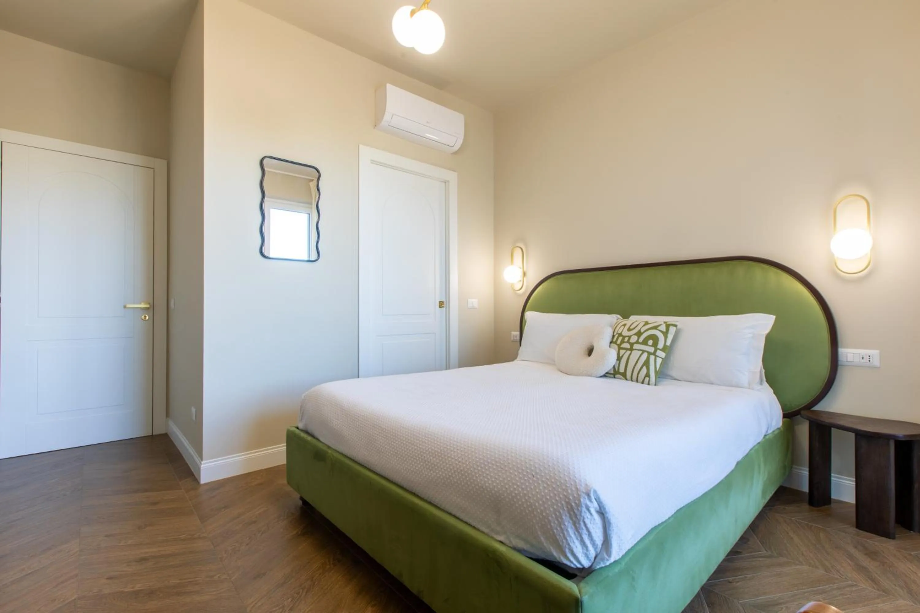 Photo of the whole room, Bed in Daplace - Corso Sempione Suites