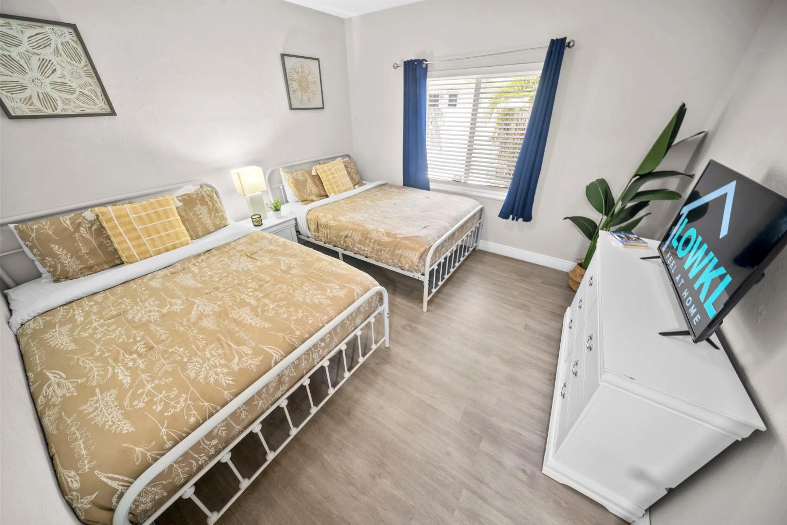 Bed in The Leeward Apartments By Lowkl