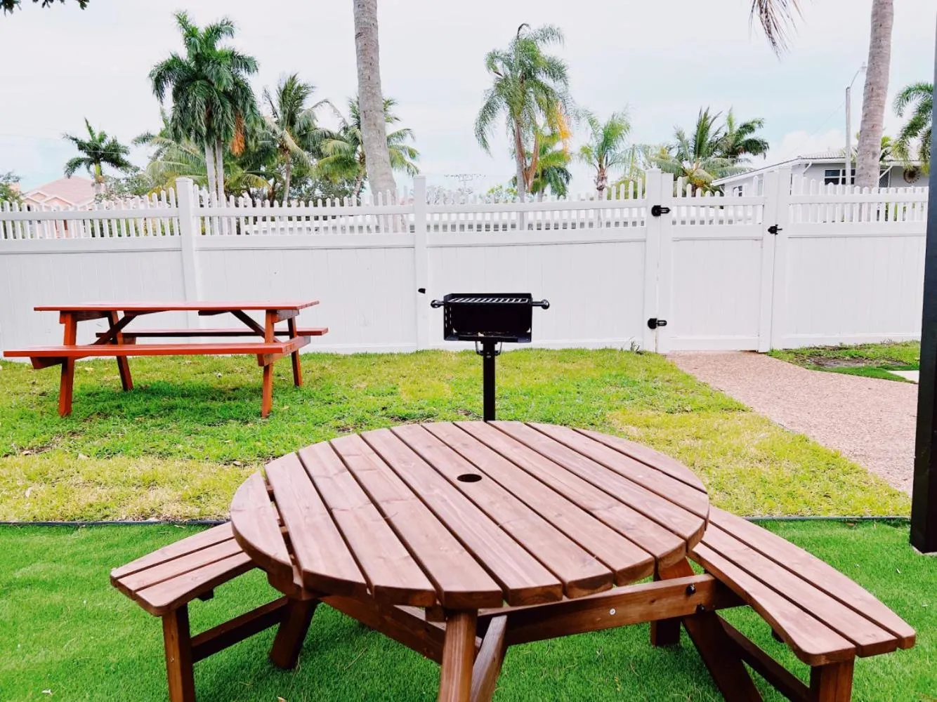 BBQ facilities in The Leeward Apartments By Lowkl
