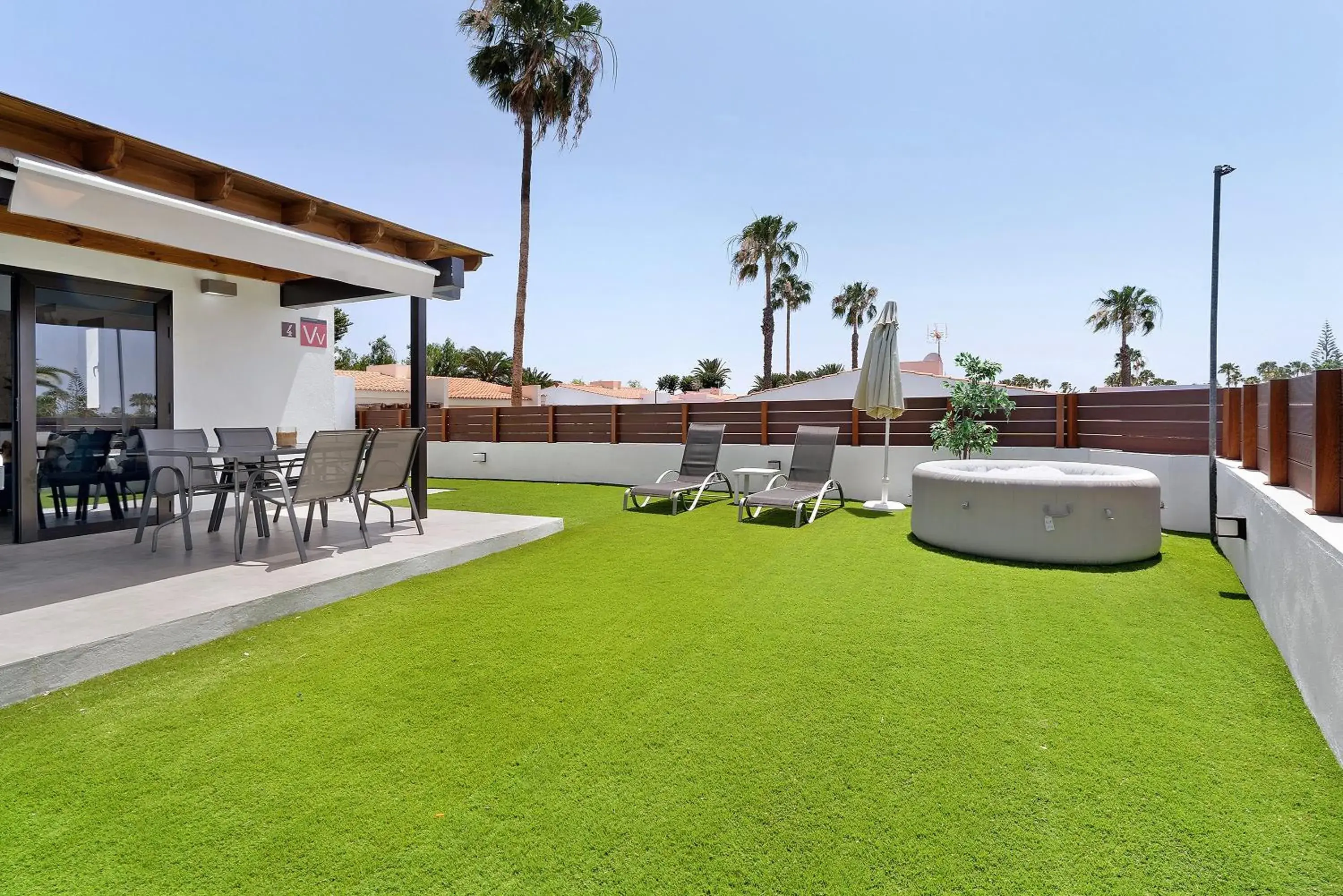 Casa Luna Kingbed and Jacuzzi Casa Luna Kingbed and Jacuzzi