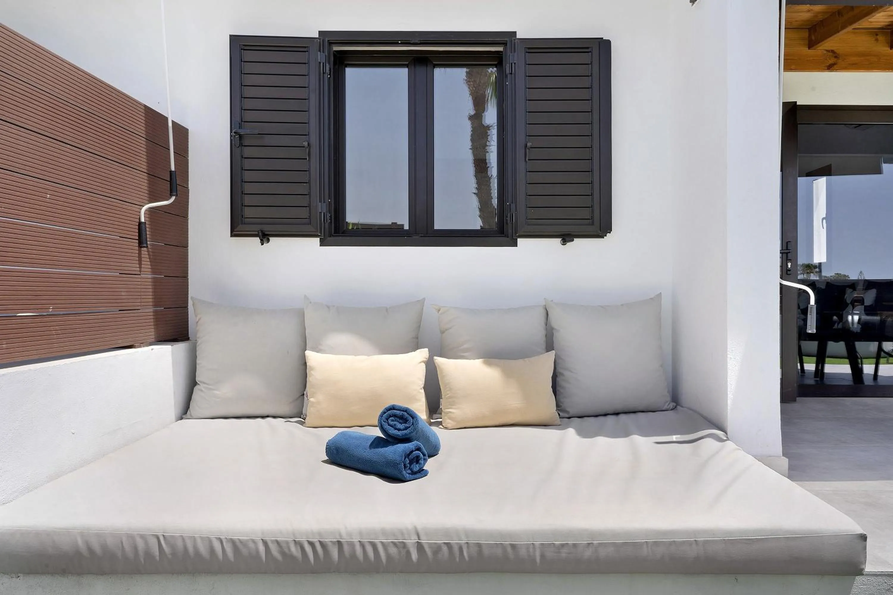 Living room, Bed in Casa Luna Kingbed and Jacuzzi